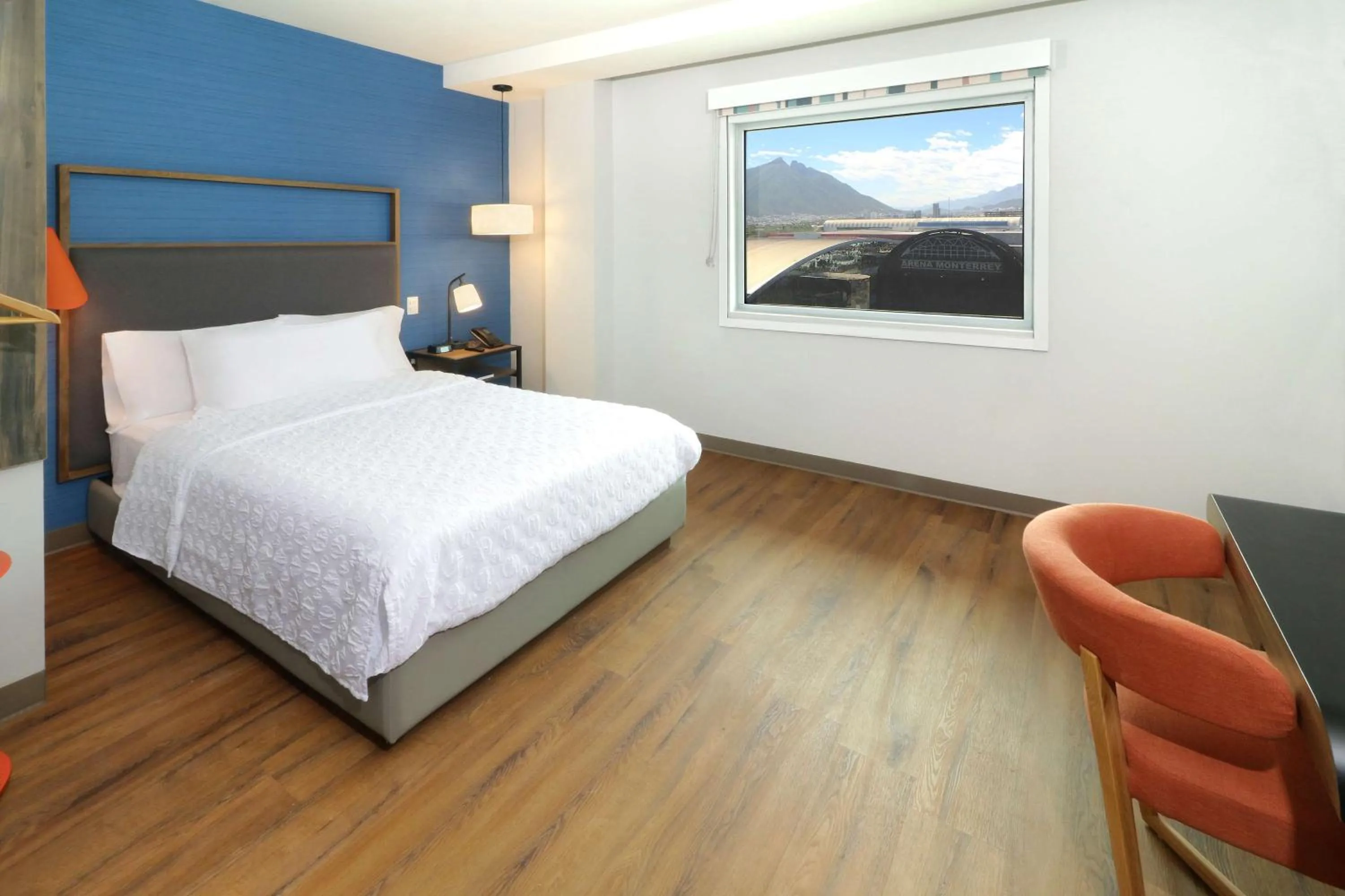 Bed in Tru By Hilton Monterrey Fundidora