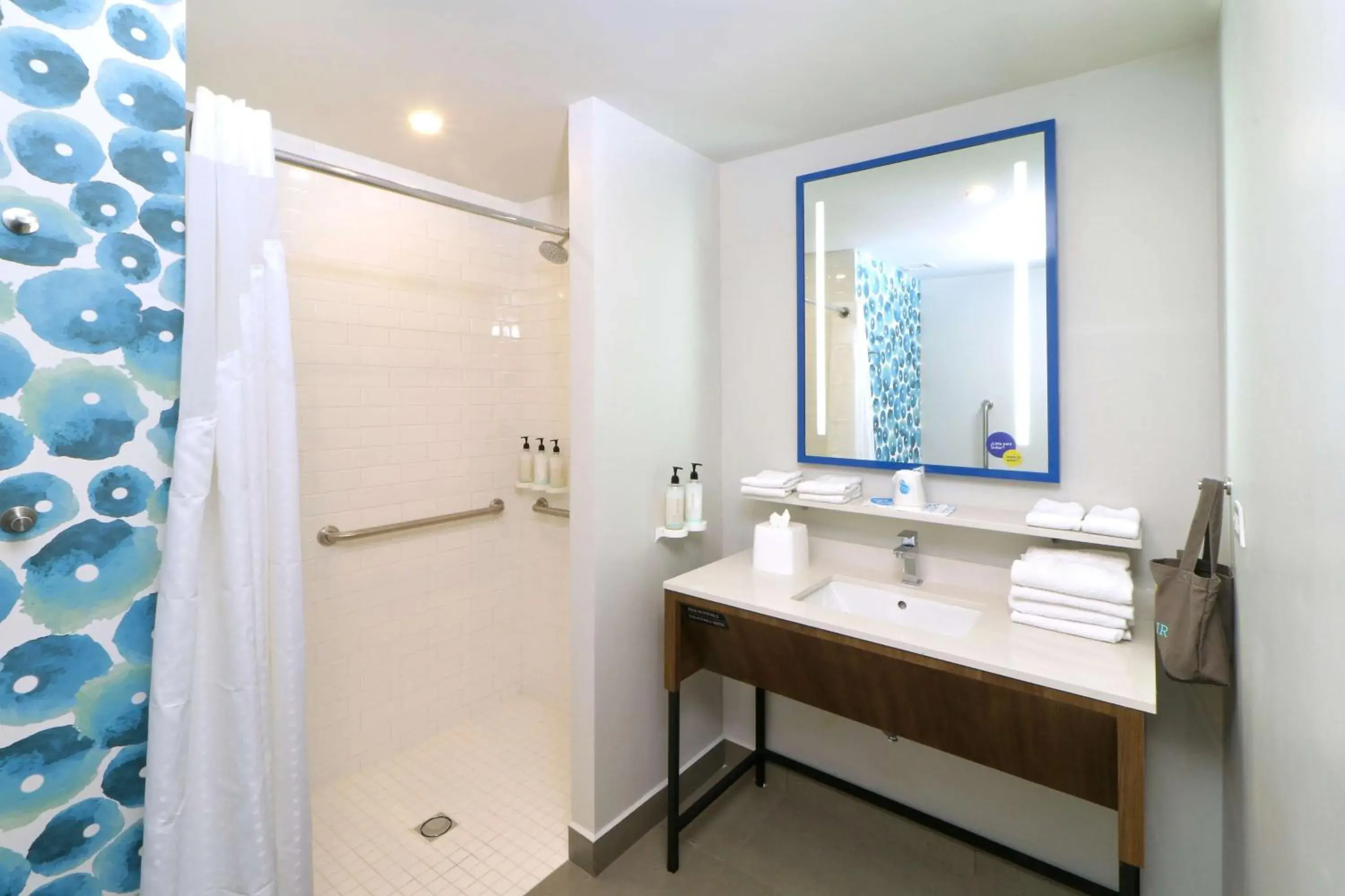 Bathroom in Tru By Hilton Monterrey Fundidora Bathroom in Tru By Hilton Monterrey Fundidora
