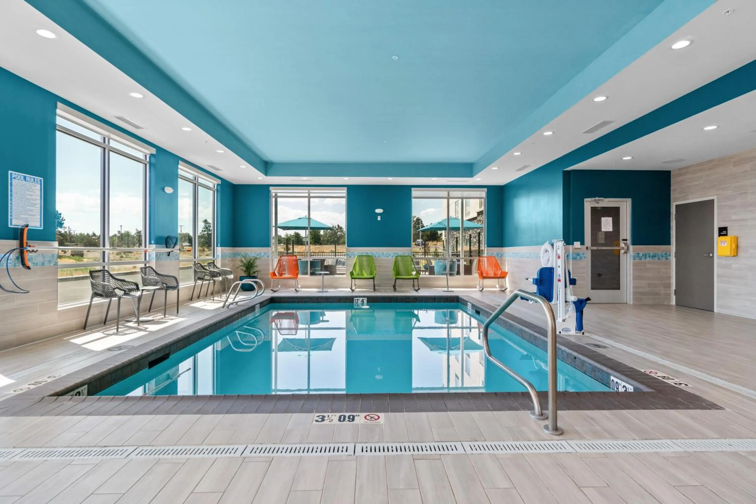 Swimming pool in Hampton Inn Redmond Bend Airport