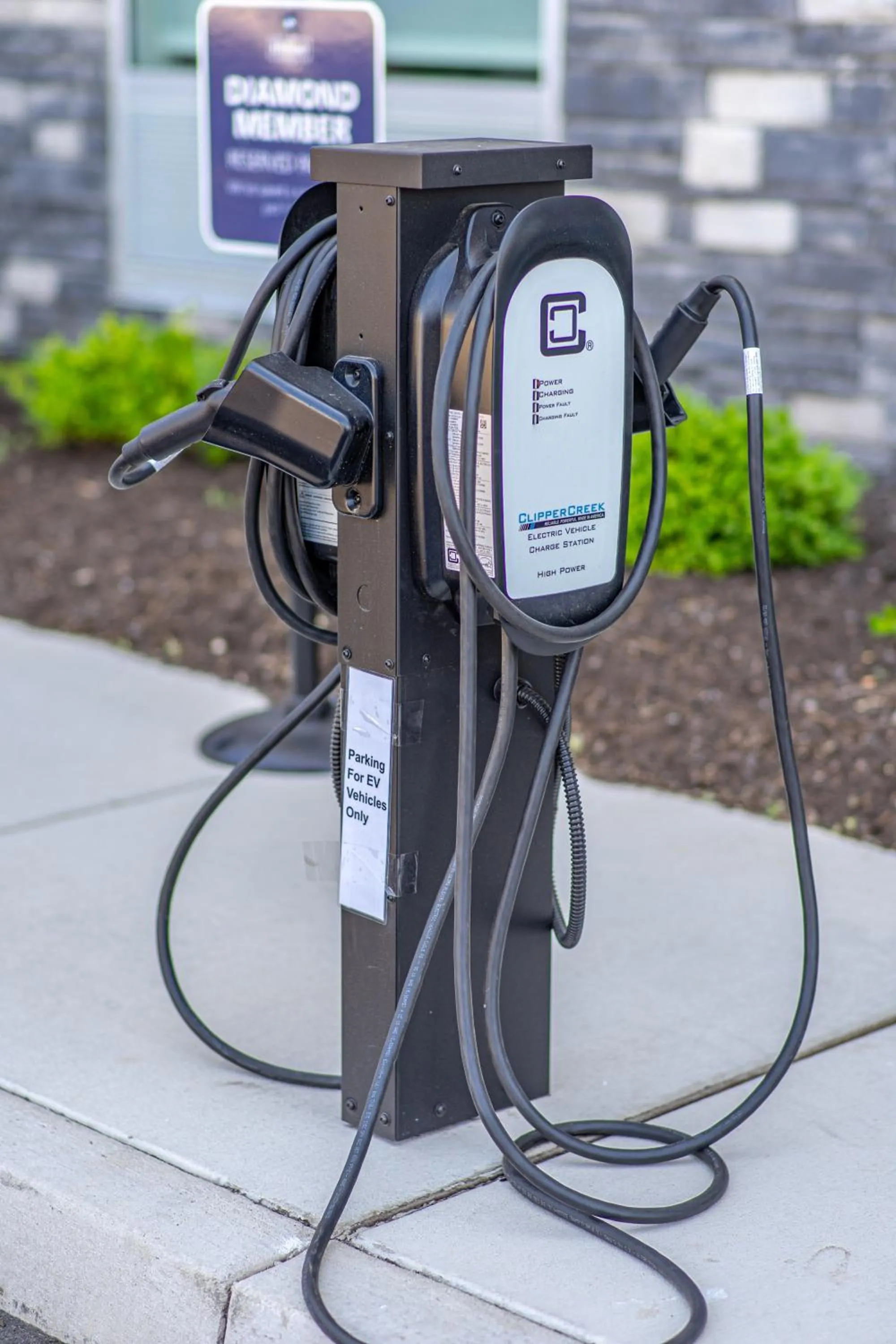 Parking in Hampton Inn Redmond Bend Airport