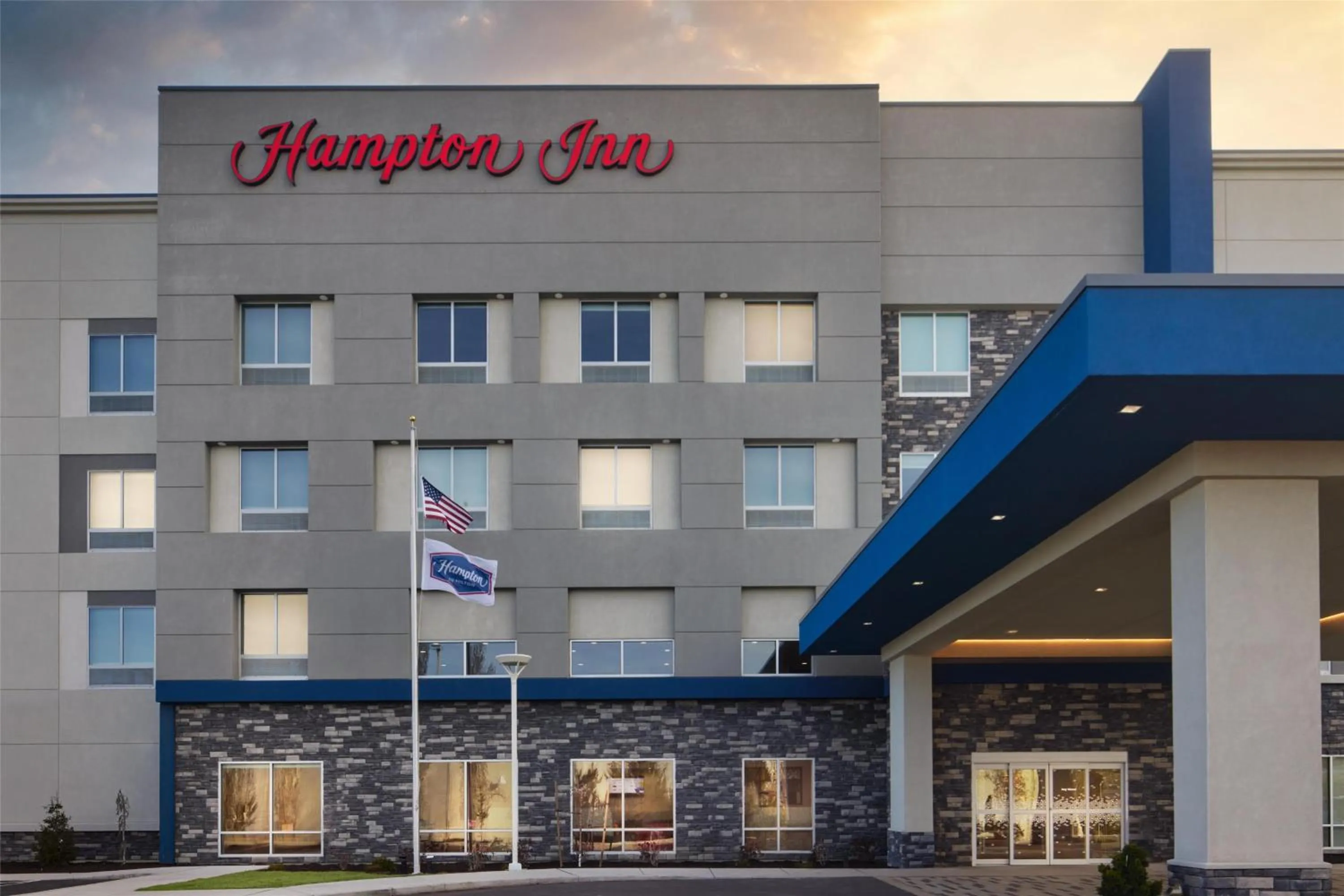 Property building in Hampton Inn Redmond Bend Airport