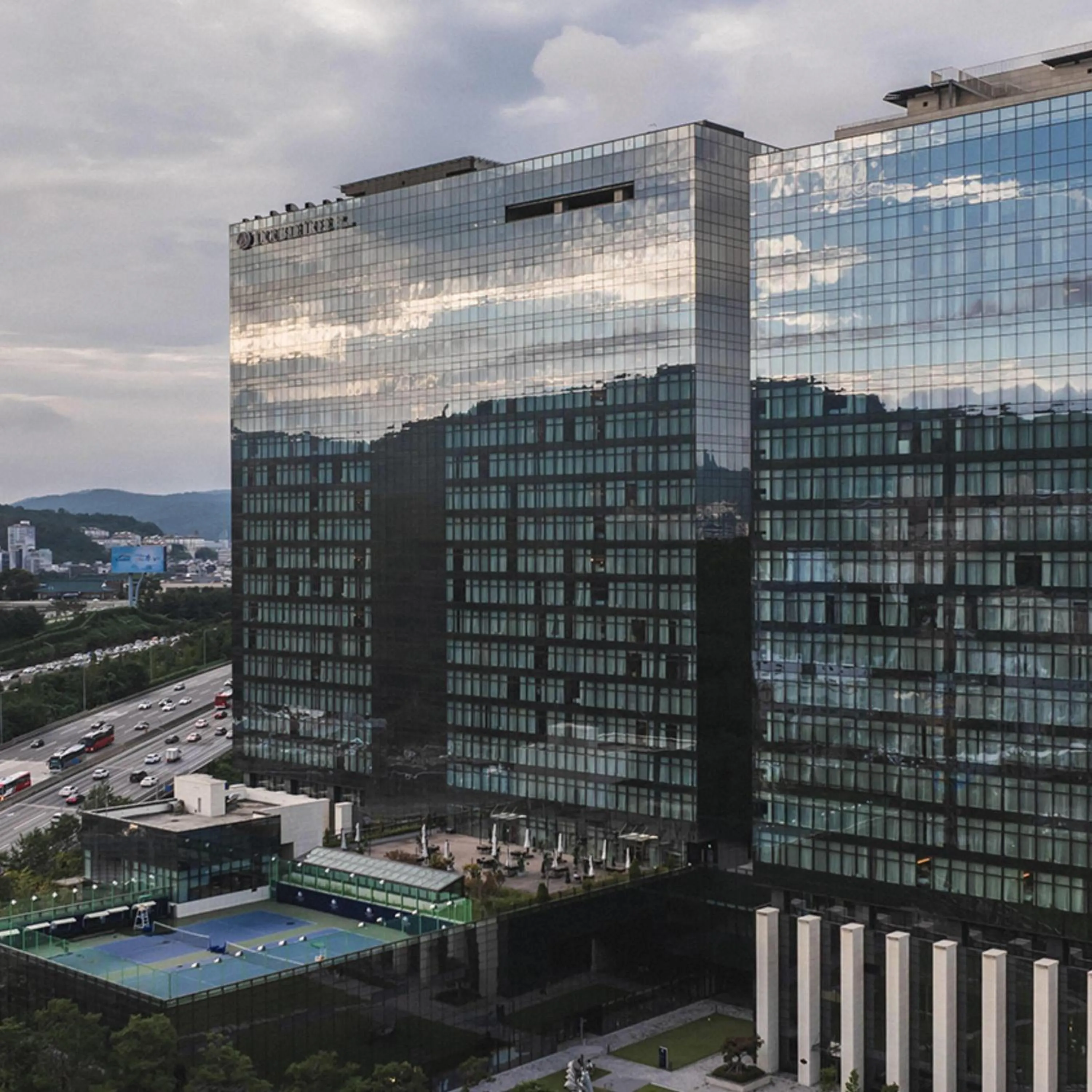 Property building in DoubleTree By Hilton Seoul Pangyo