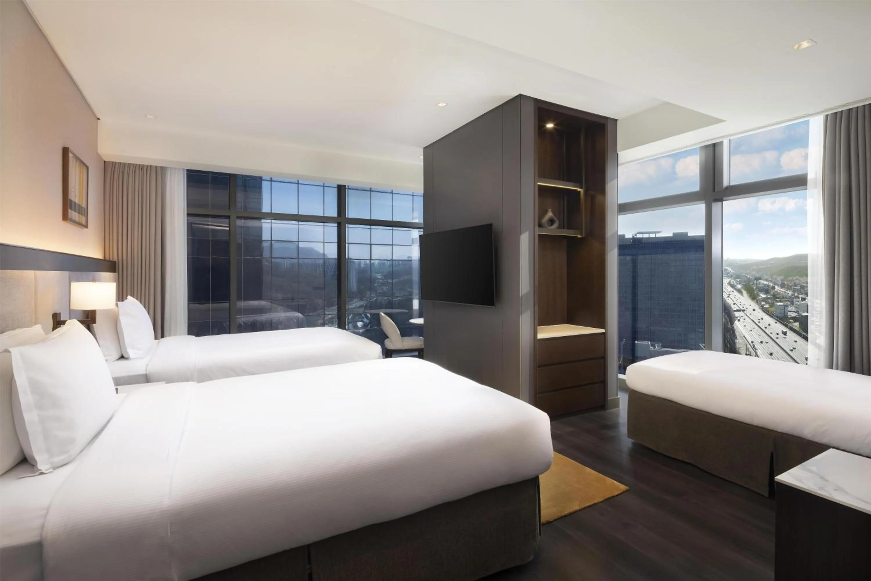 Bed in DoubleTree By Hilton Seoul Pangyo
