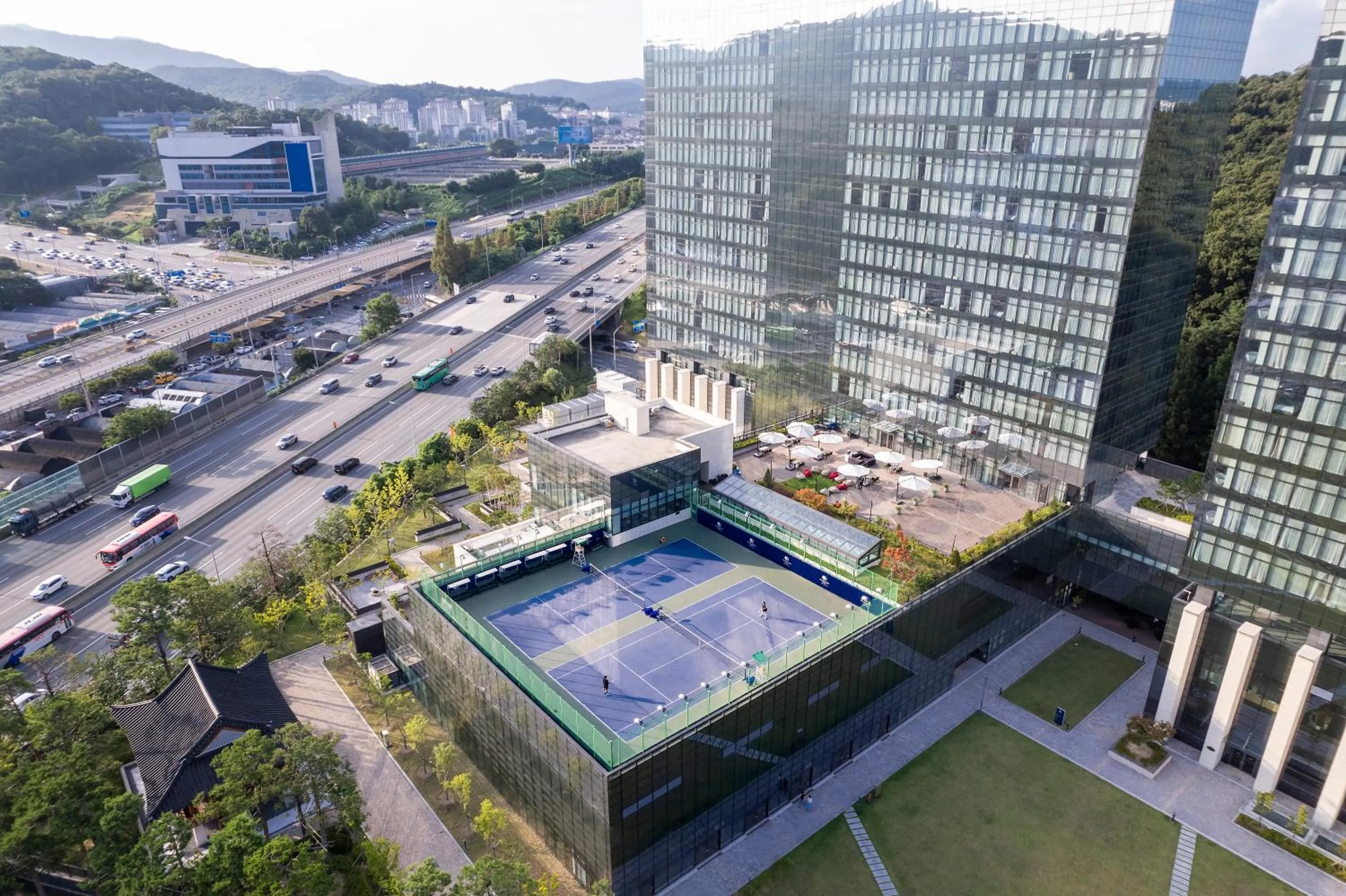 Tennis court in DoubleTree By Hilton Seoul Pangyo