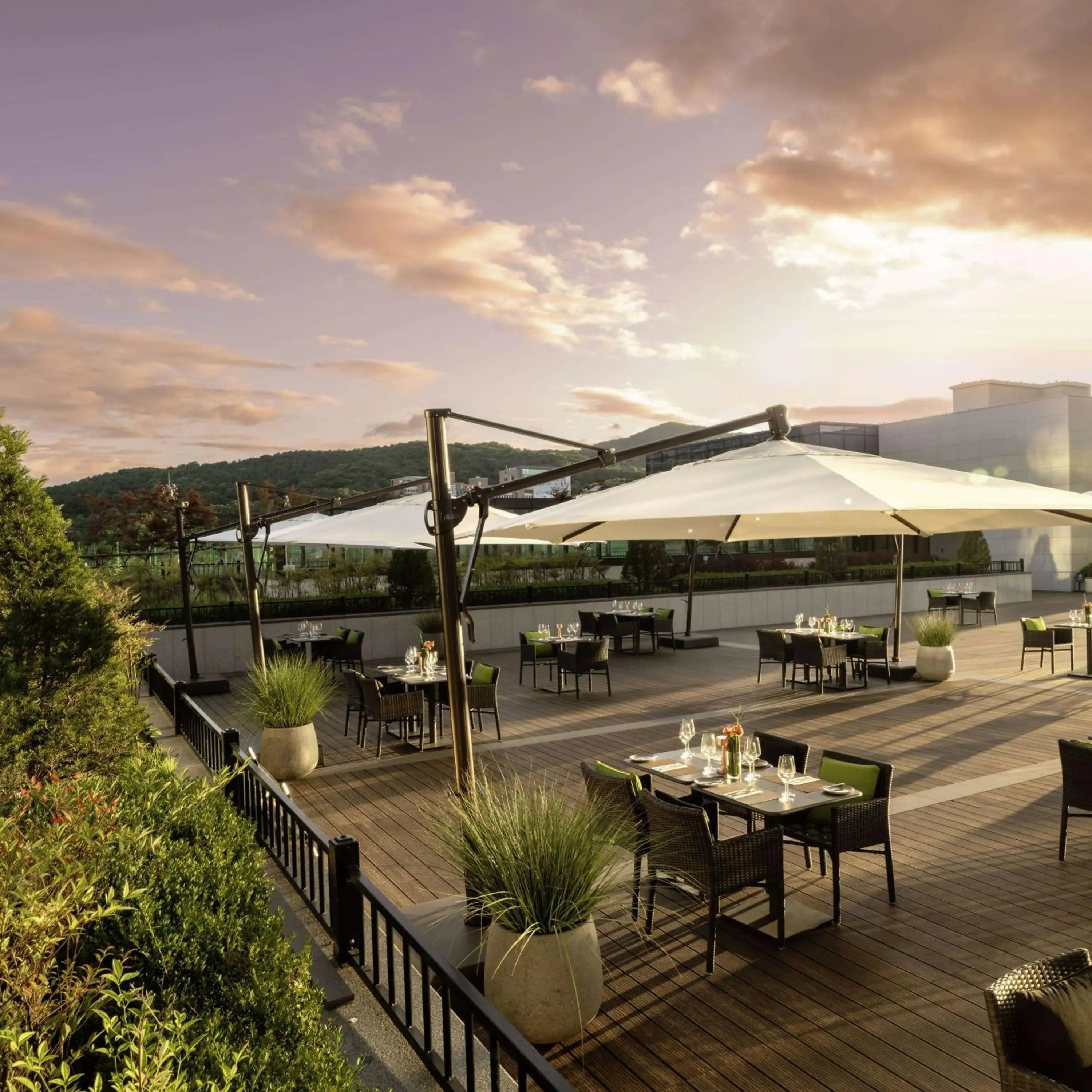 Inner courtyard view in DoubleTree By Hilton Seoul Pangyo Inner courtyard view in DoubleTree By Hilton Seoul Pangyo