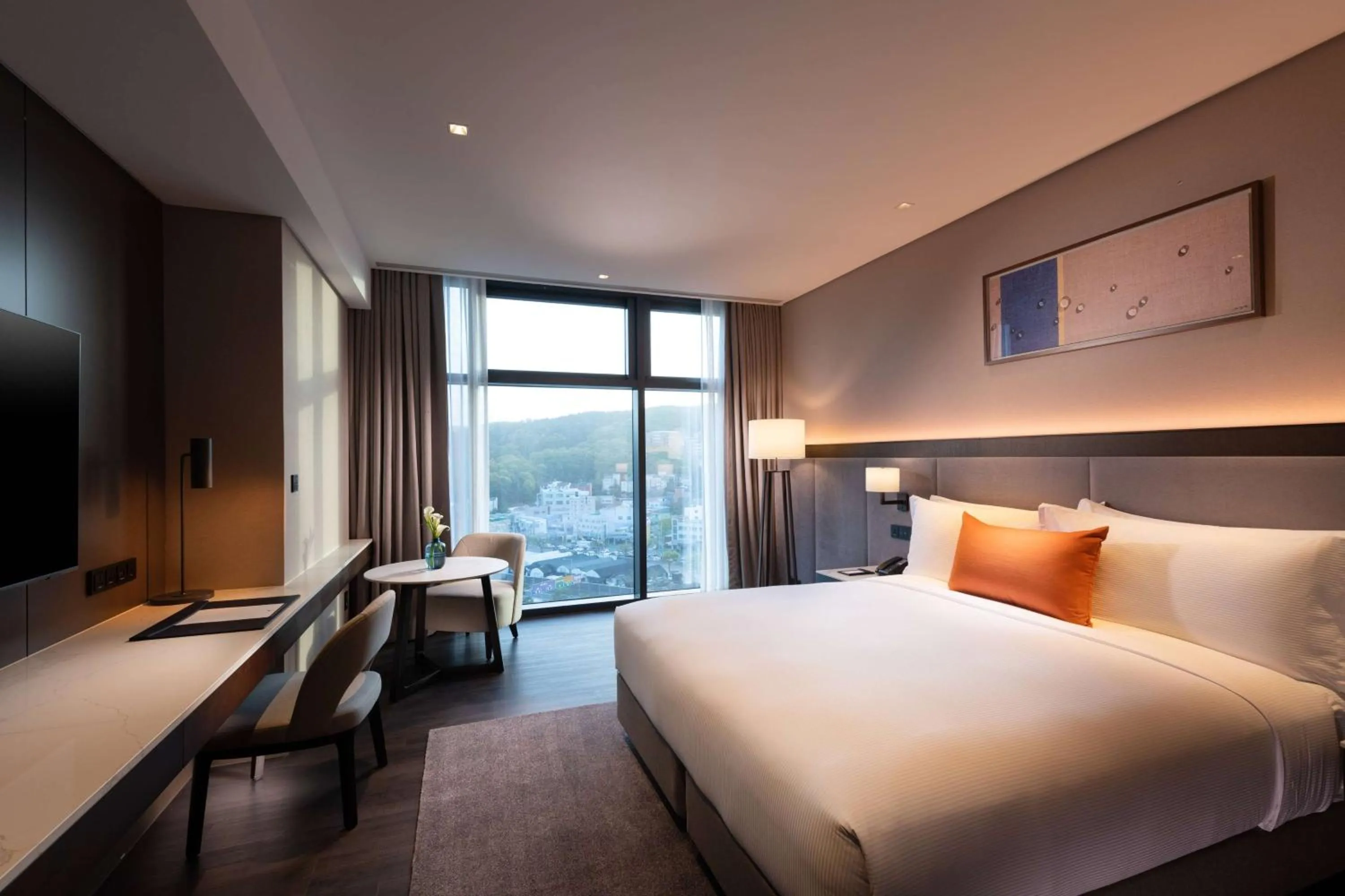 Bed in DoubleTree By Hilton Seoul Pangyo