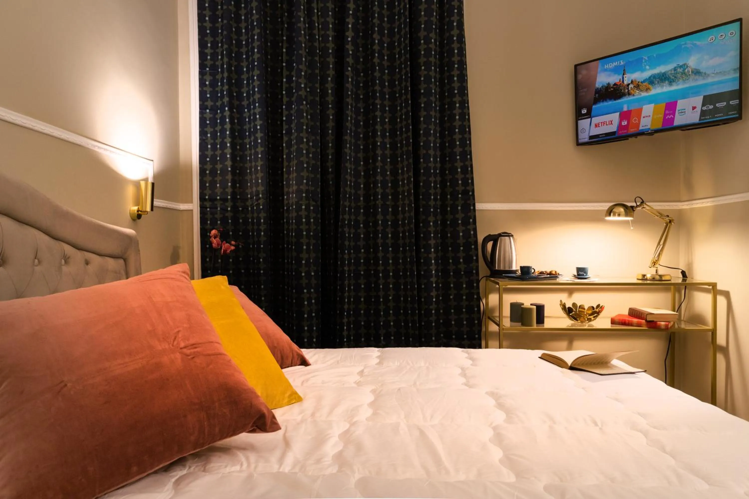 Bed in Fair Suite Roma Termini