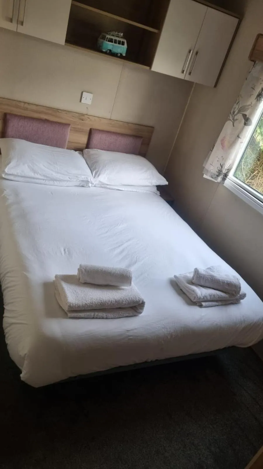 Bed in Newquay Caravan, Newquay Bay Resort Jetts View 104