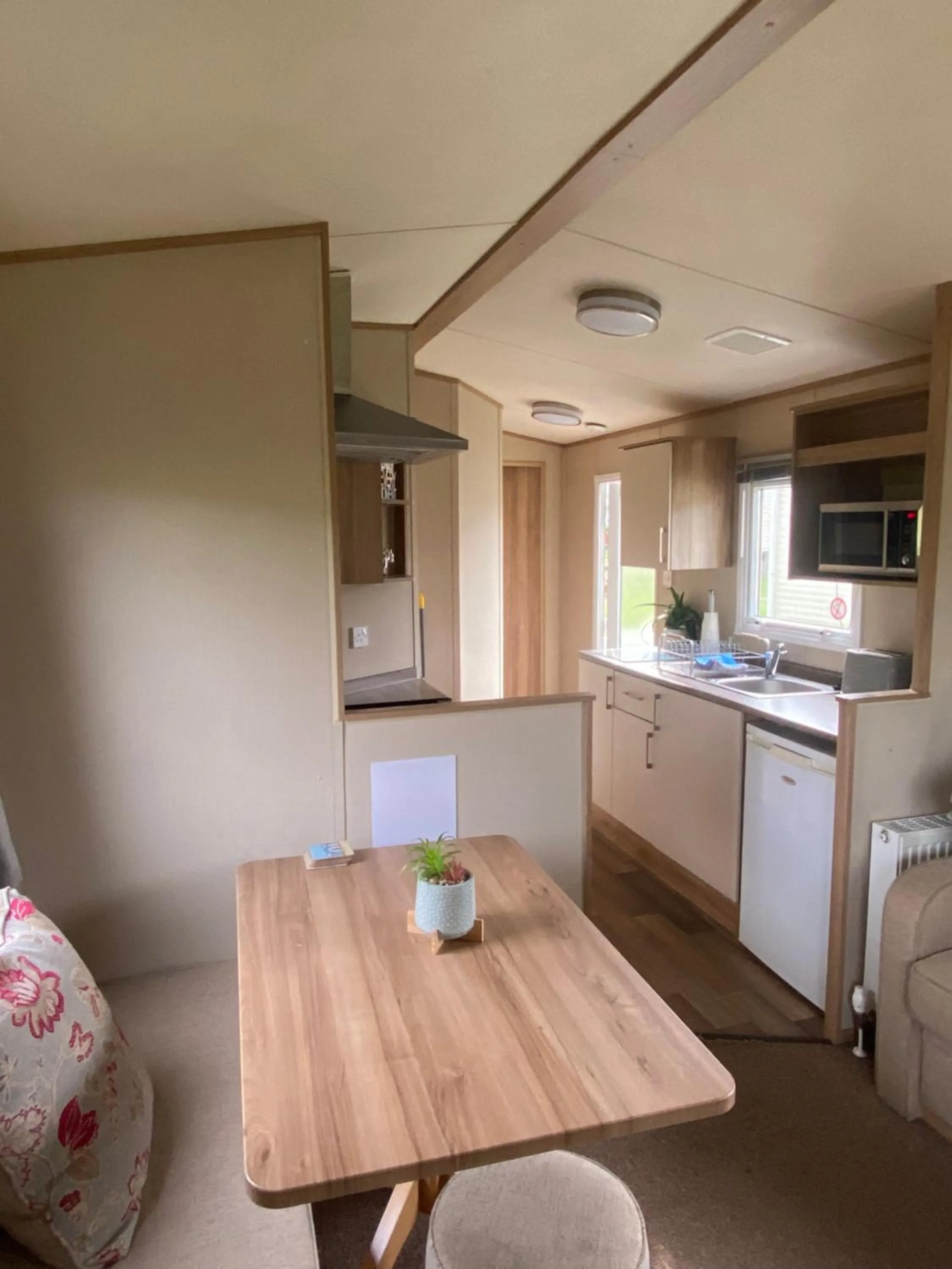 Kitchen or kitchenette in Newquay Caravan, Newquay Bay Resort Jetts View 104