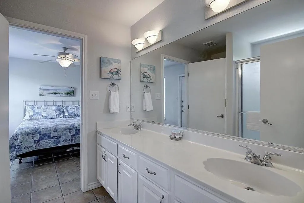 Property building, Bed in A Lime In The Sand