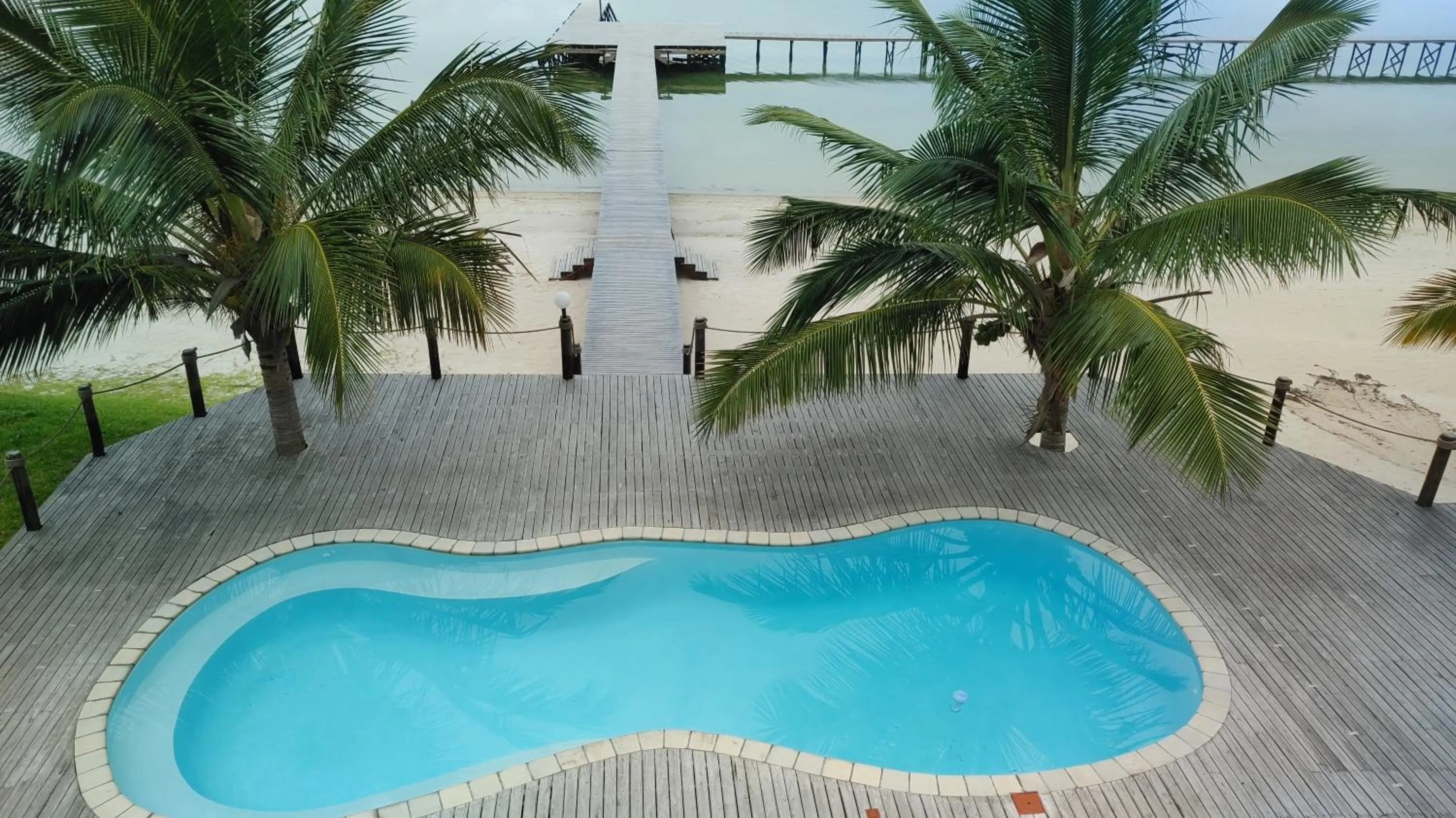 Pool view in Mukumbura Lodge Bilene