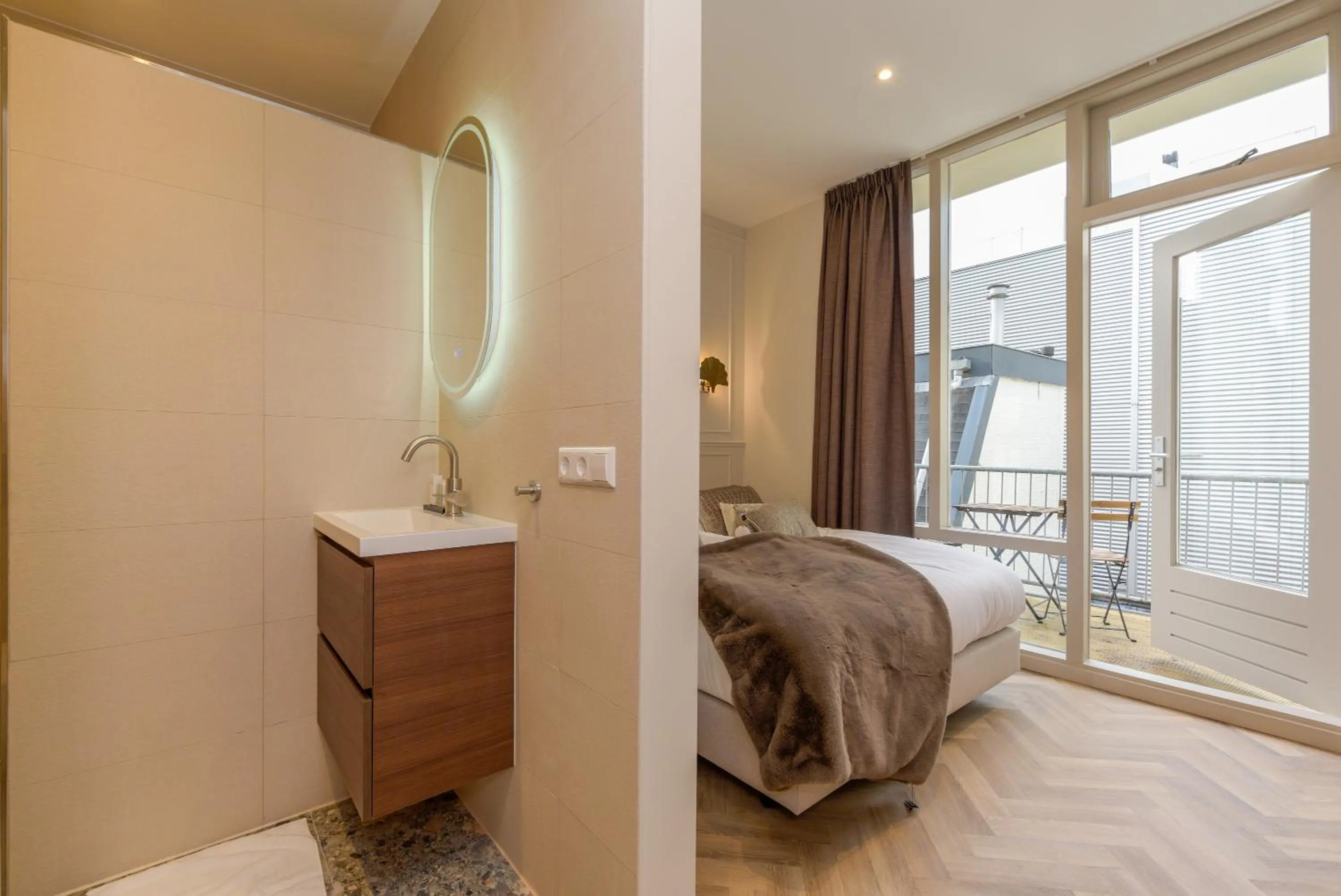 Photo of the whole room, Bed in Novallure City Centre