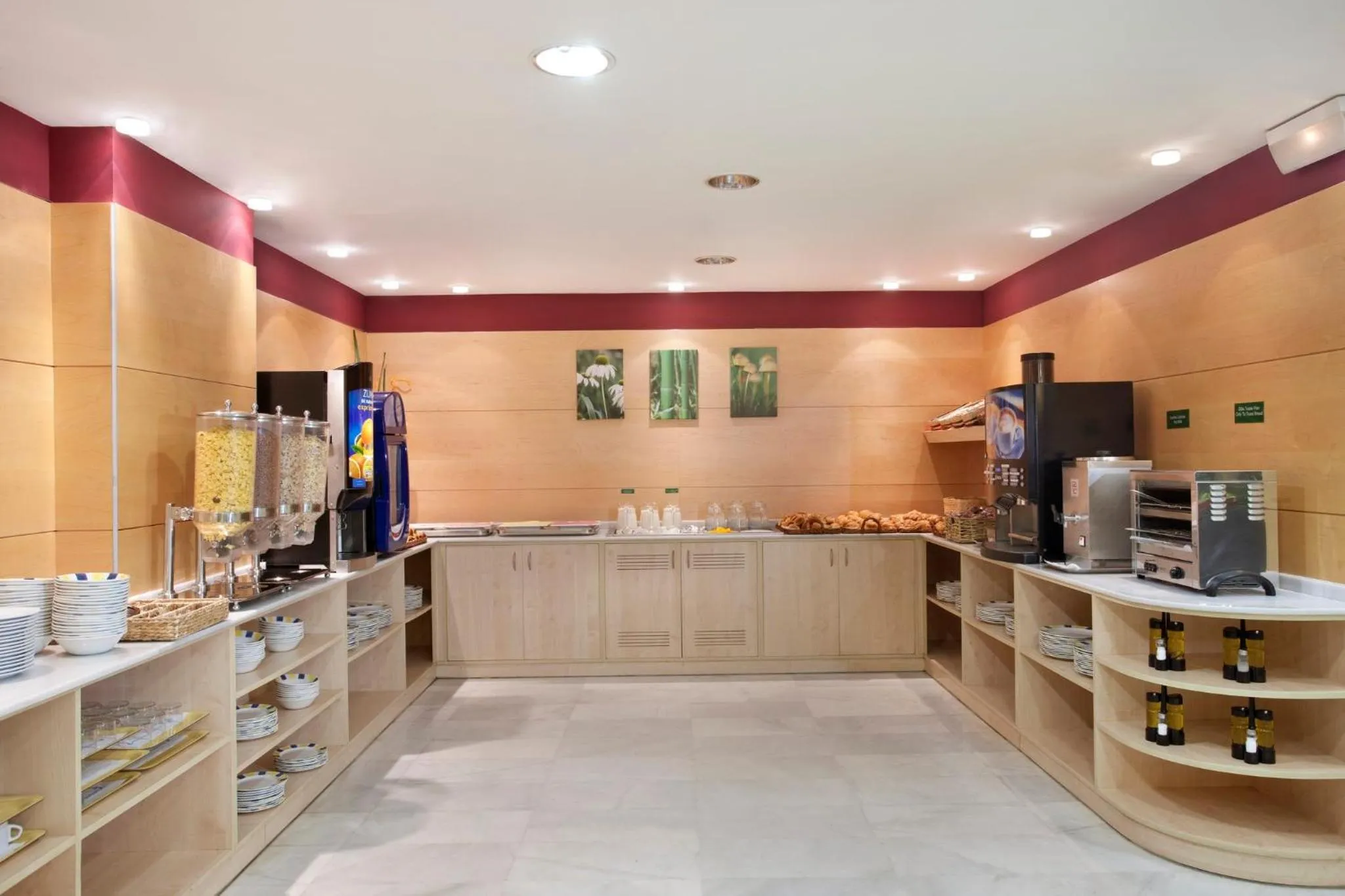 Breakfast in Holiday Inn Express Madrid-Alcorcón by IHG