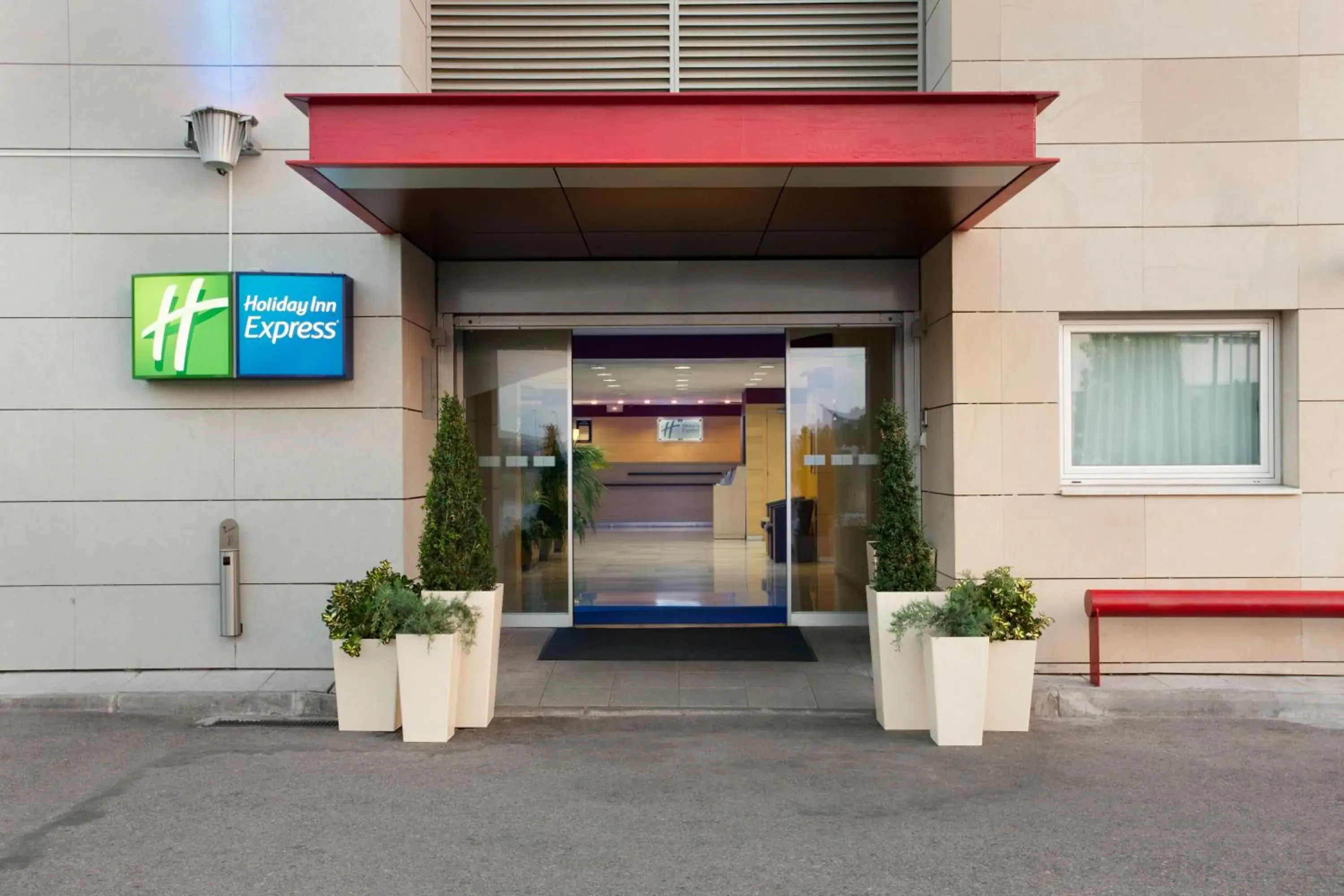 Property building in Holiday Inn Express Madrid-Alcorcón by IHG Property building in Holiday Inn Express Madrid-Alcorcón by IHG
