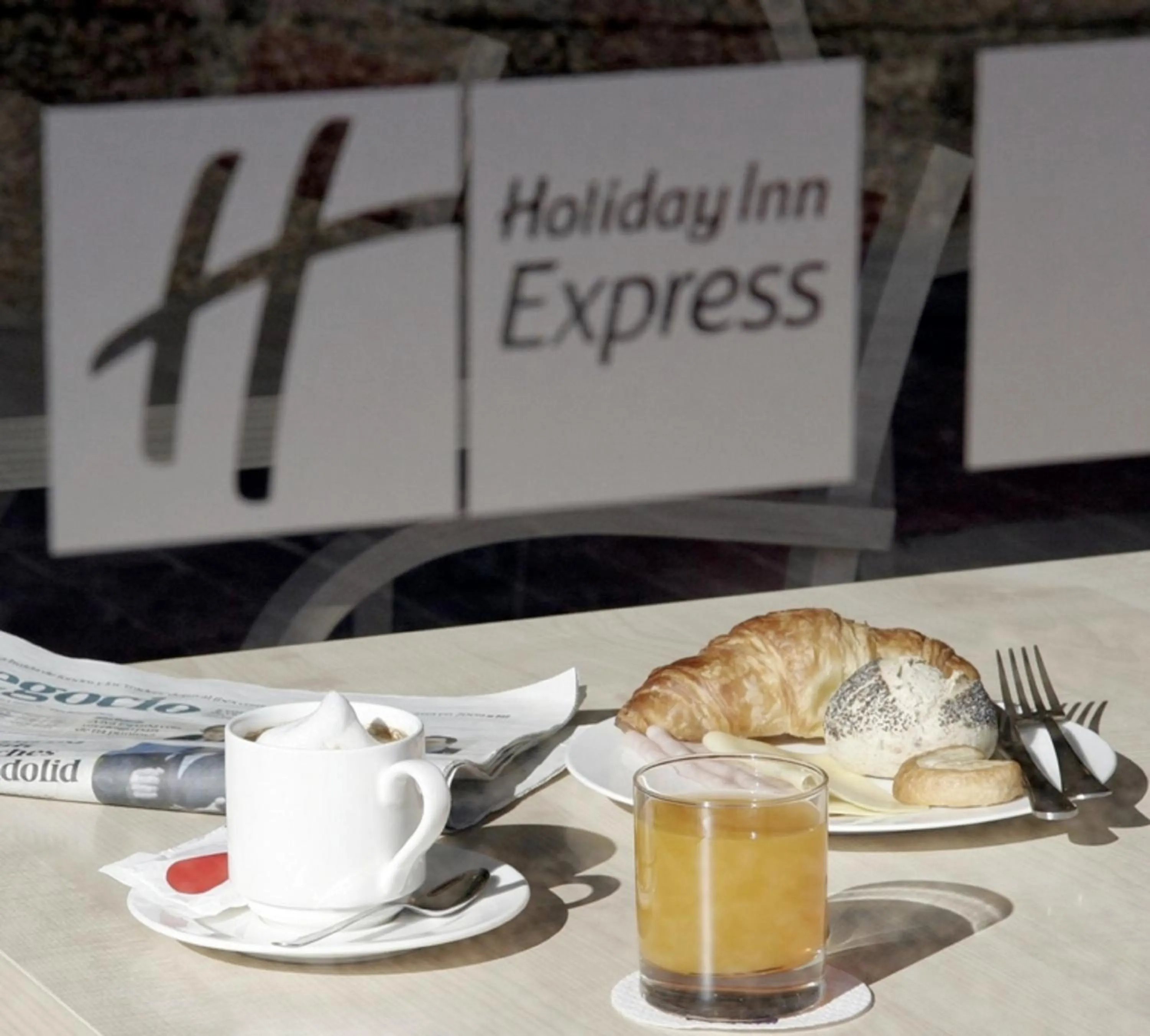Food and drinks in Holiday Inn Express Madrid-Alcorcón by IHG