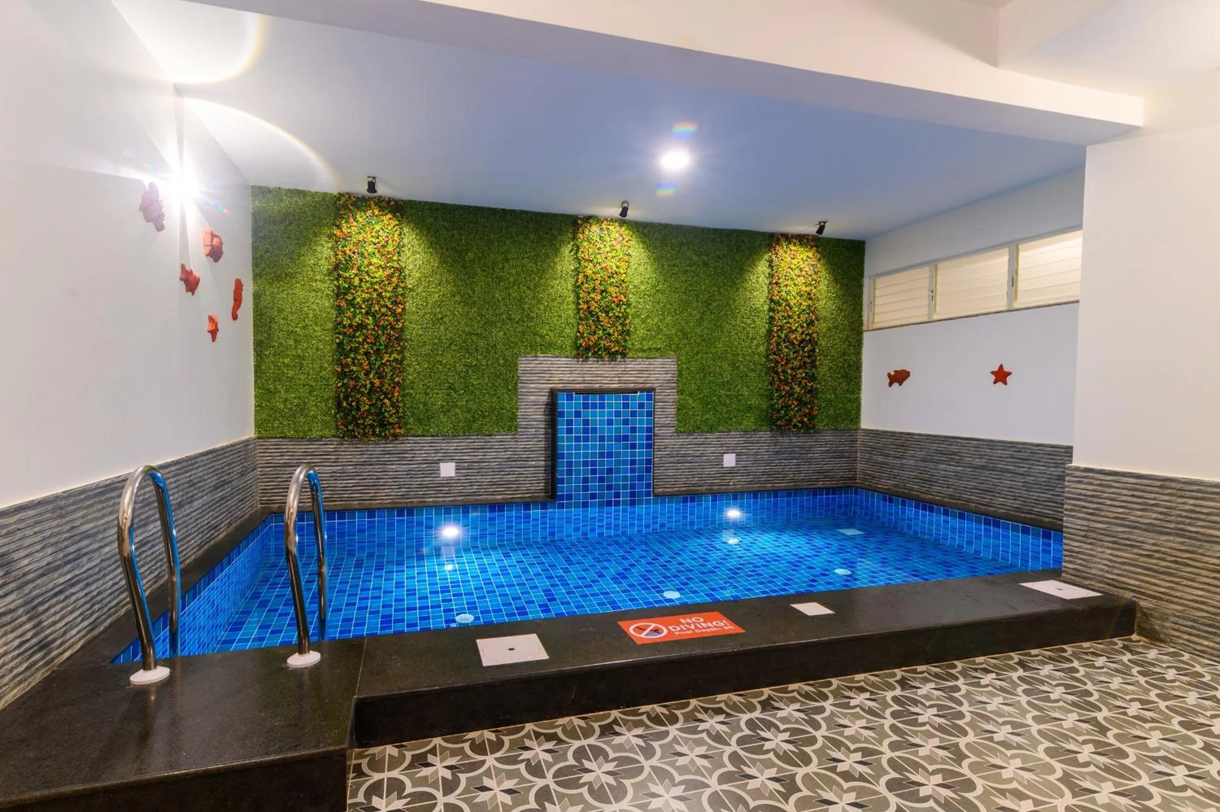 Swimming pool in Lotus & Orchid Villas by Ramnath Homes