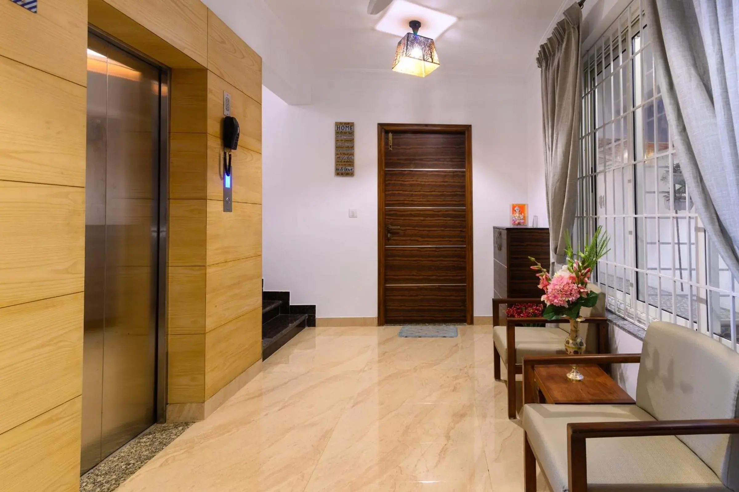 Lobby or reception in Lotus & Orchid Villas by Ramnath Homes Lobby or reception in Lotus & Orchid Villas by Ramnath Homes