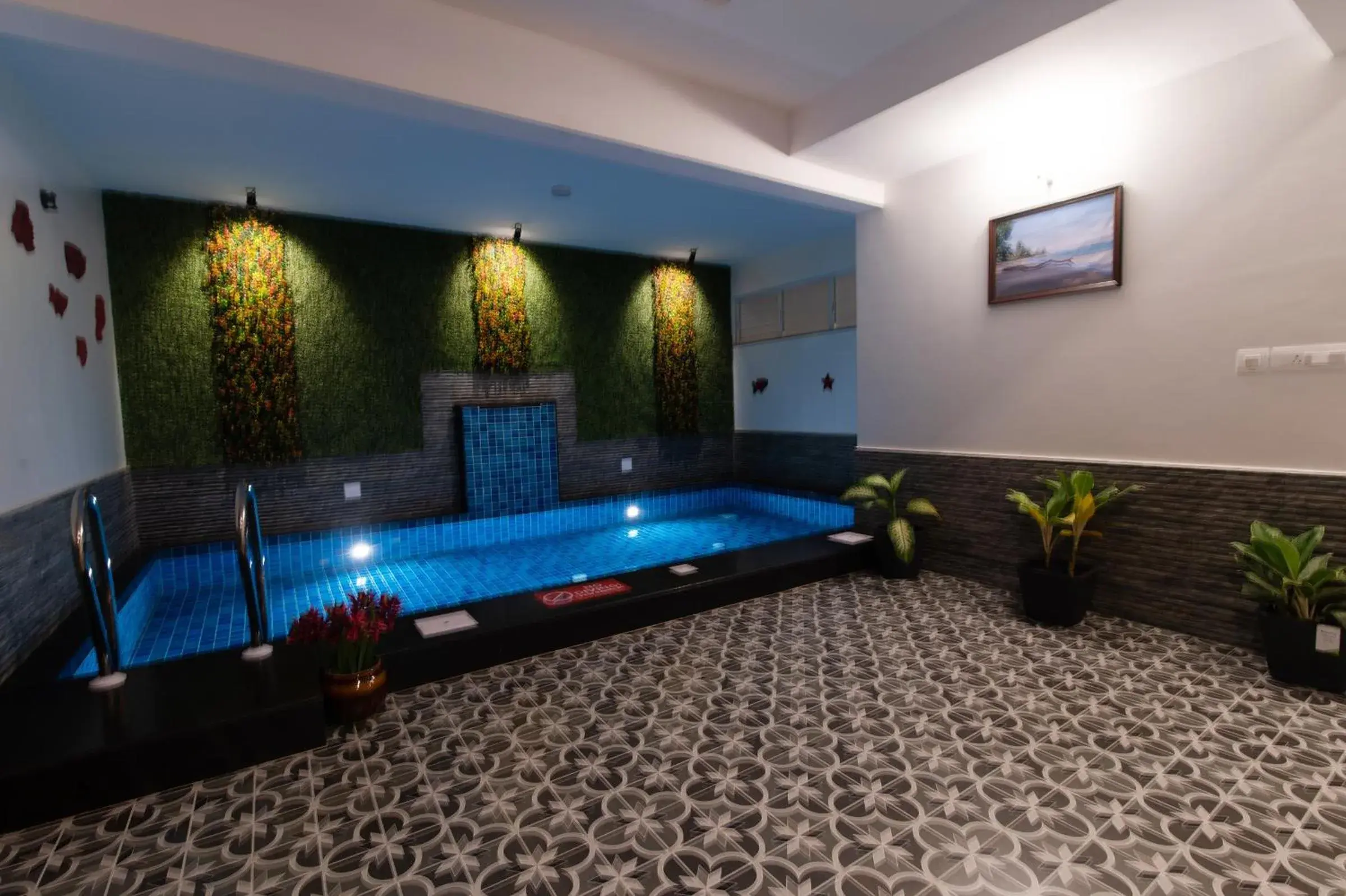 Swimming pool in Lotus & Orchid Villas by Ramnath Homes Swimming pool in Lotus & Orchid Villas by Ramnath Homes