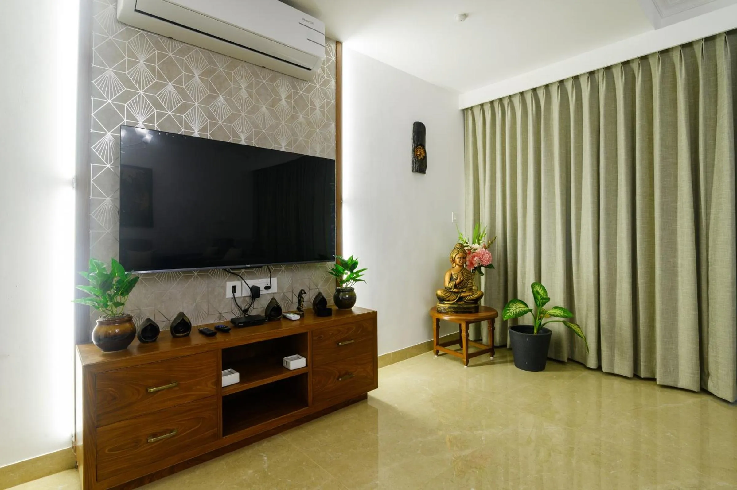 TV and multimedia in Lotus & Orchid Villas by Ramnath Homes