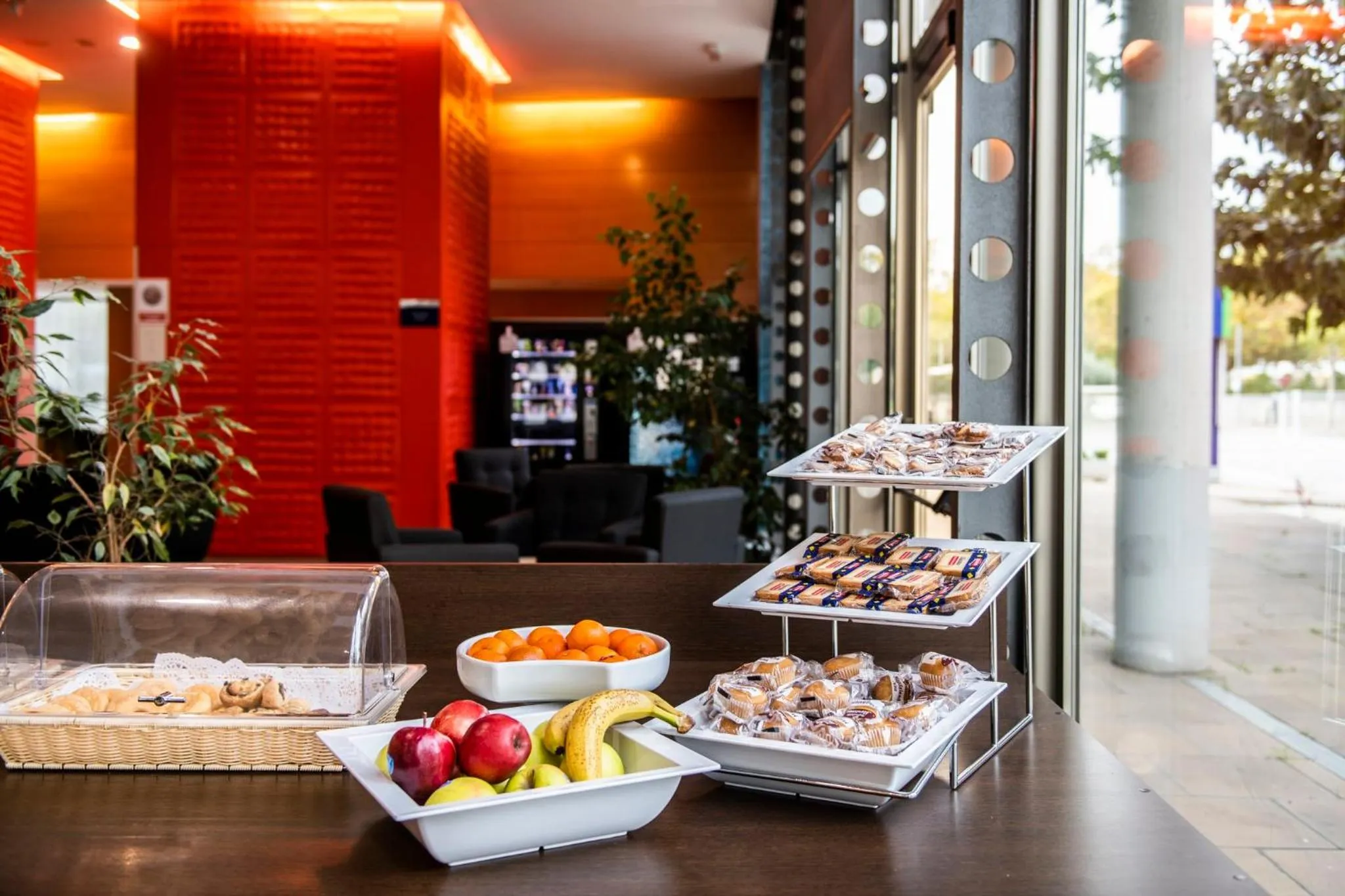 Restaurant/places to eat in Holiday Inn Express Molins de Rei by IHG