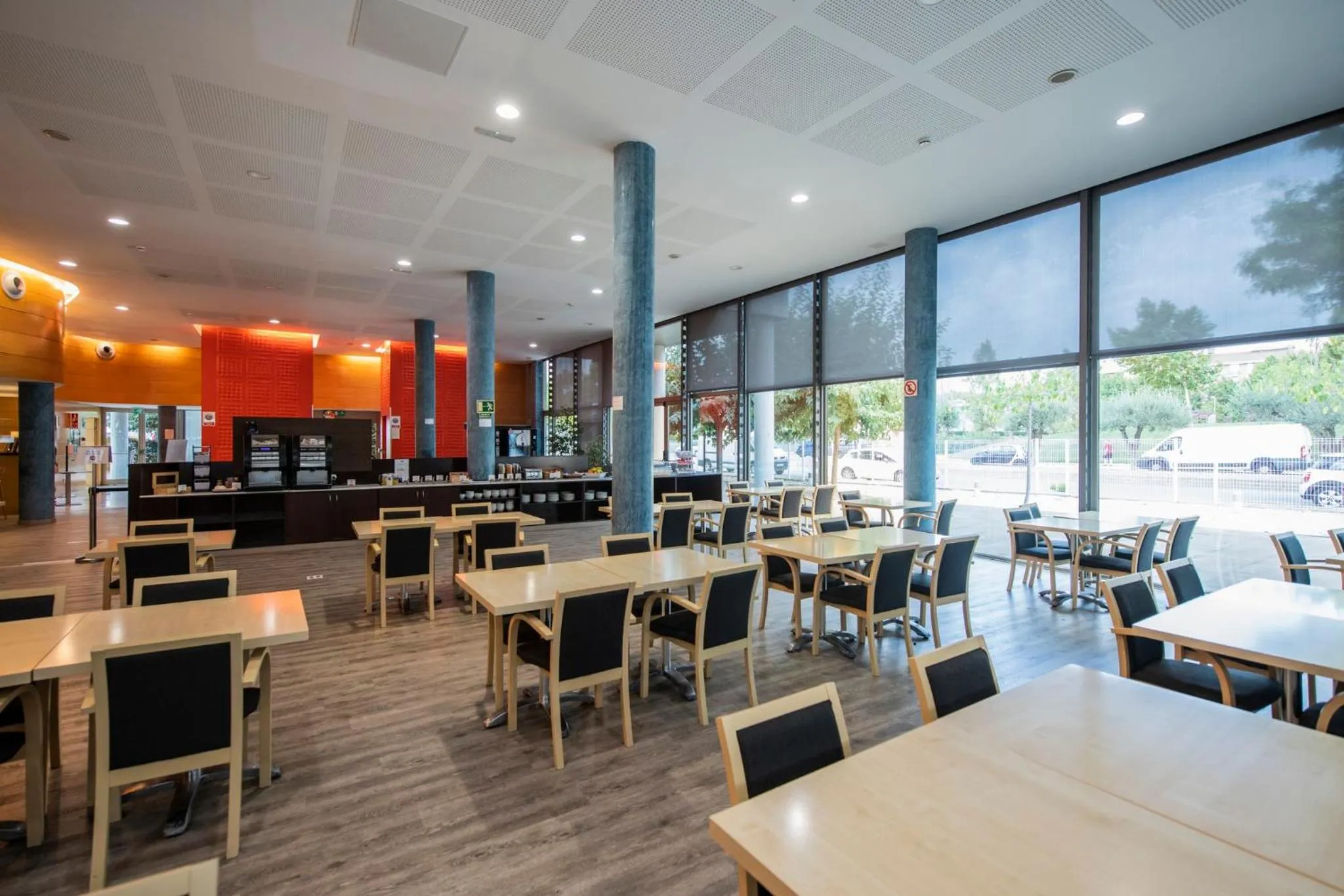 Restaurant/places to eat in Holiday Inn Express Molins de Rei by IHG