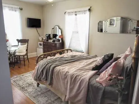 Deluxe Double Room with Shower in The Bissing House Deluxe Double Room with Shower in The Bissing House