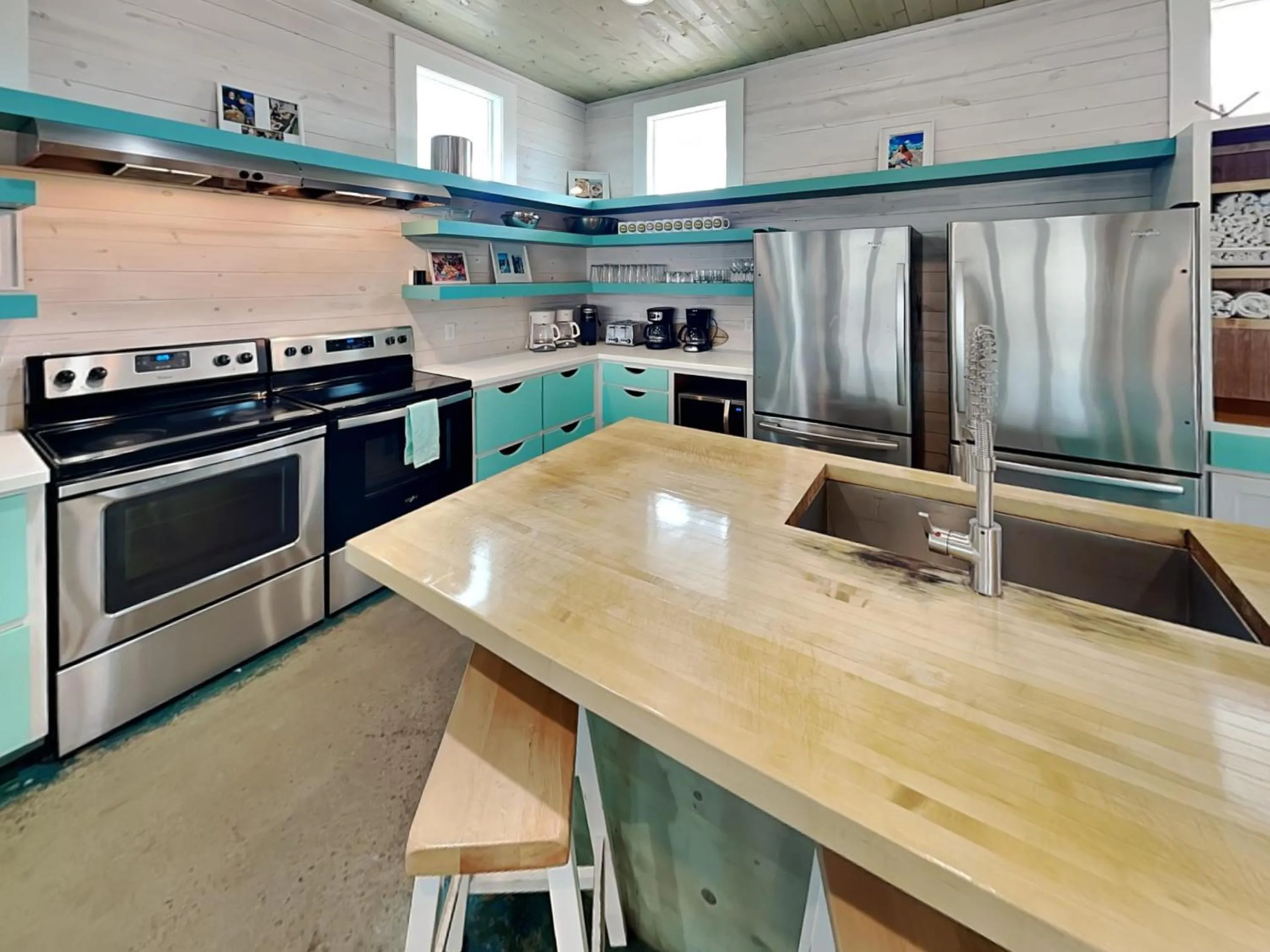 dishwasher in Beach Club 2