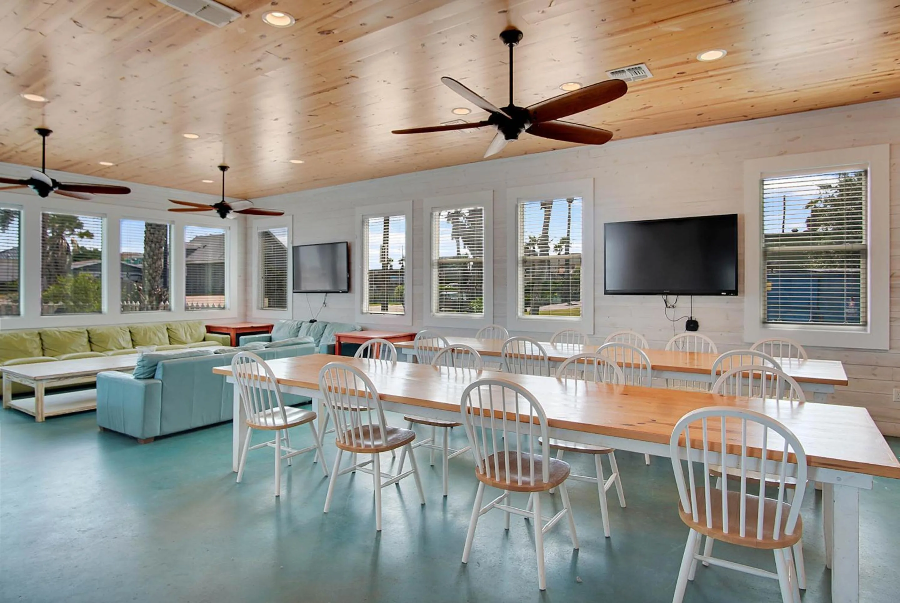 Property building in Beach Club 2