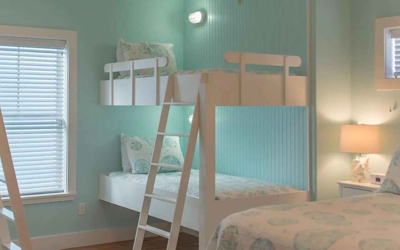 Property building, Bed in Turtle Paradise