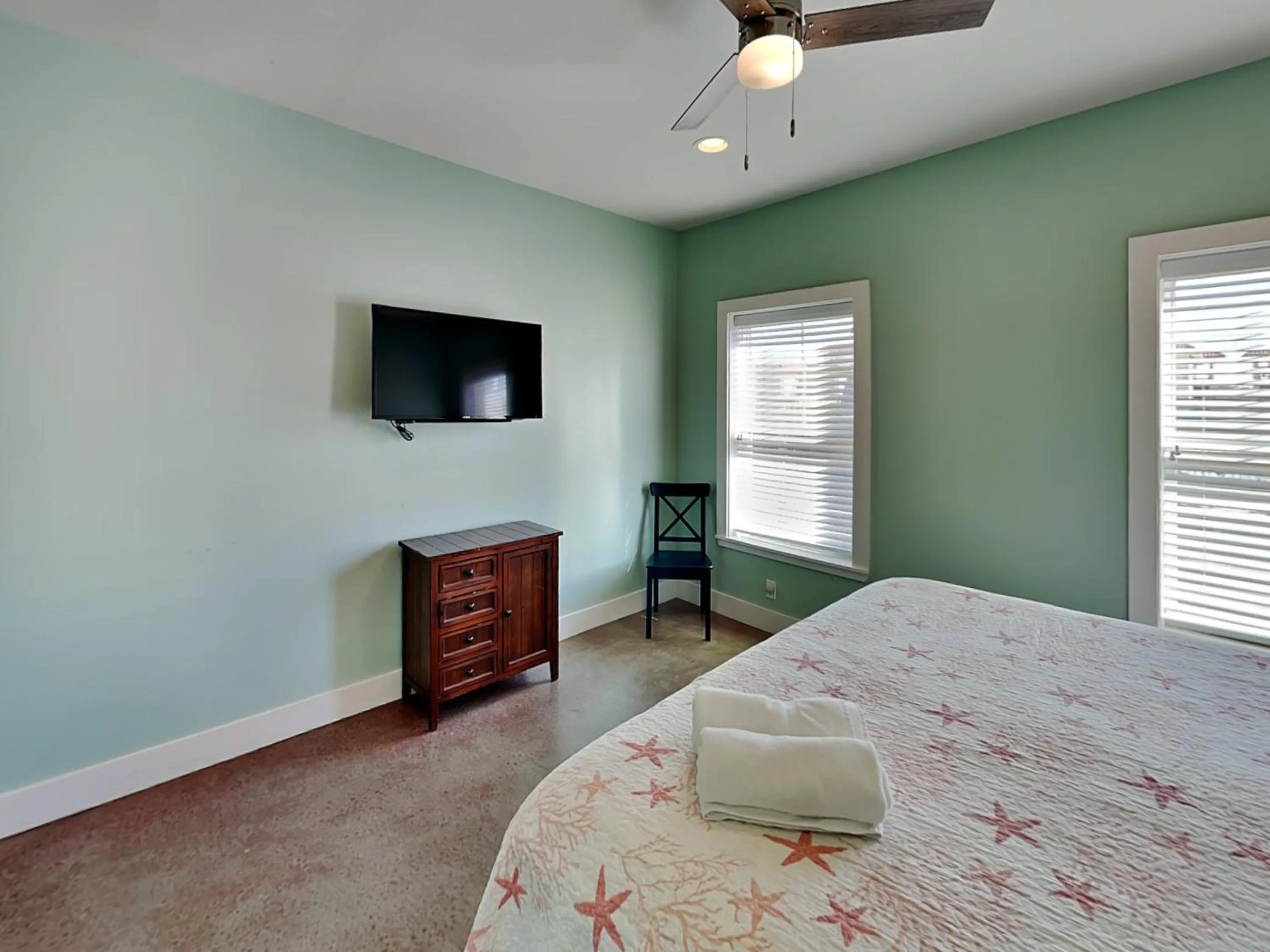 Bed in Turtle Paradise