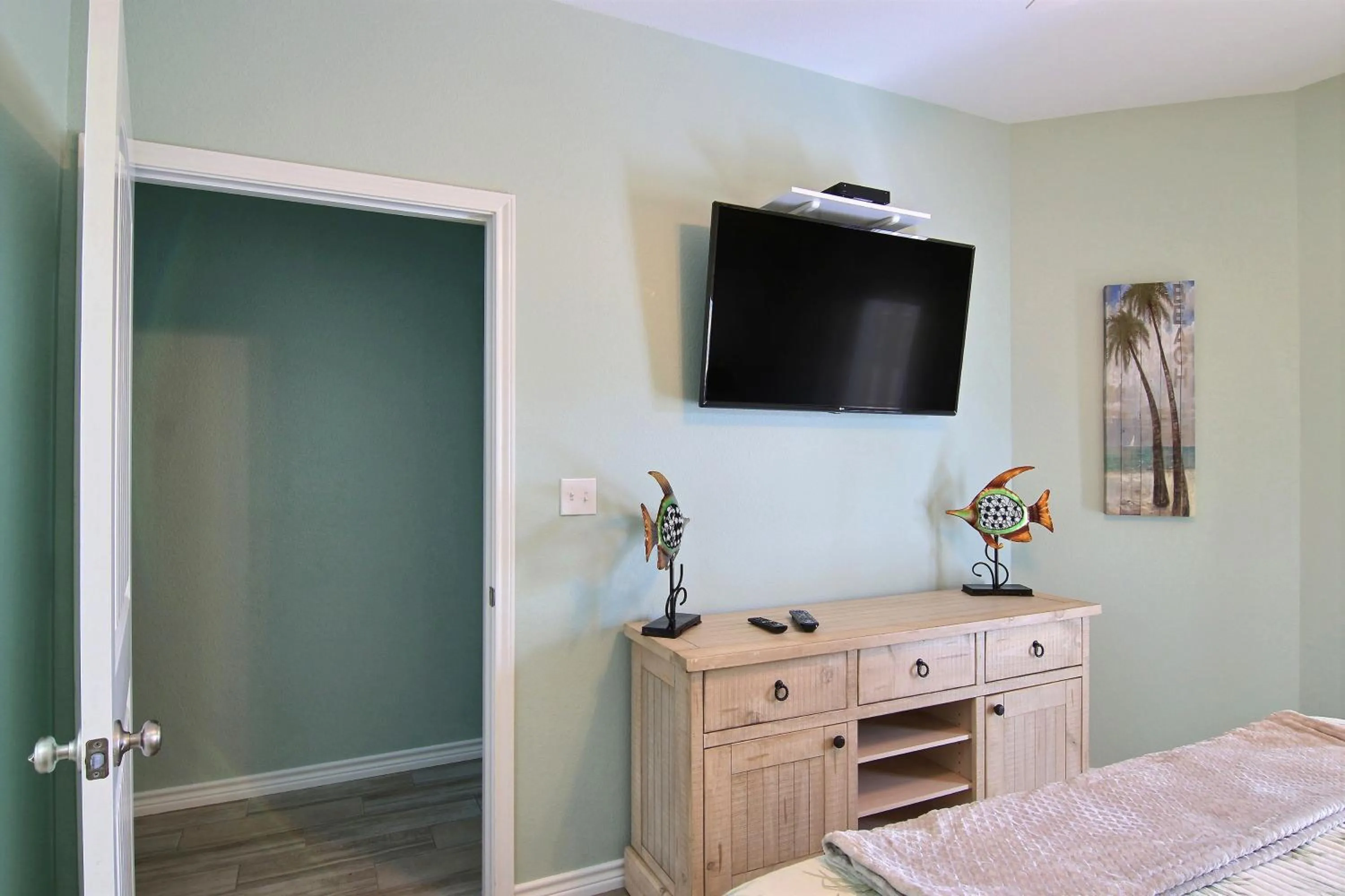 Property building, Bed in Just Beachy