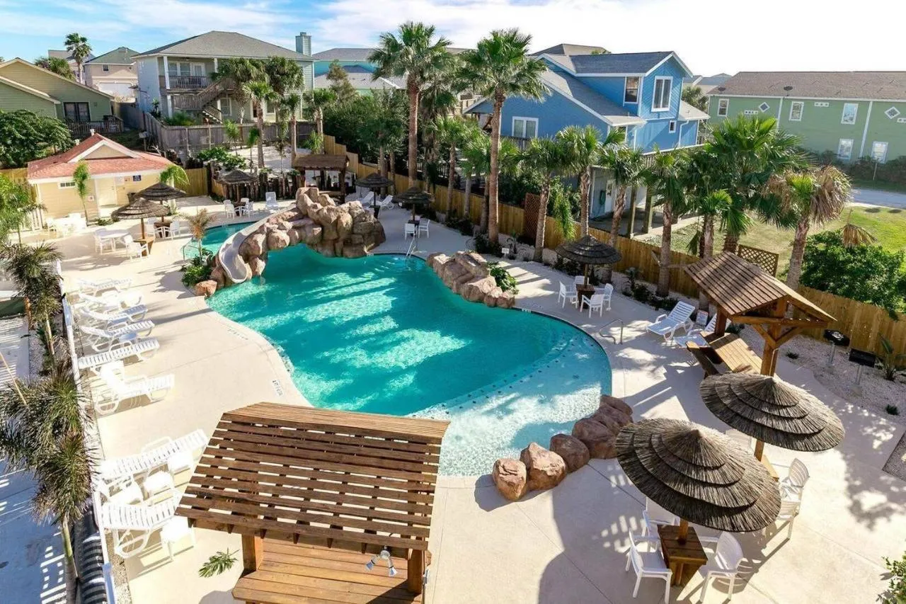 Property building in Just Beachy