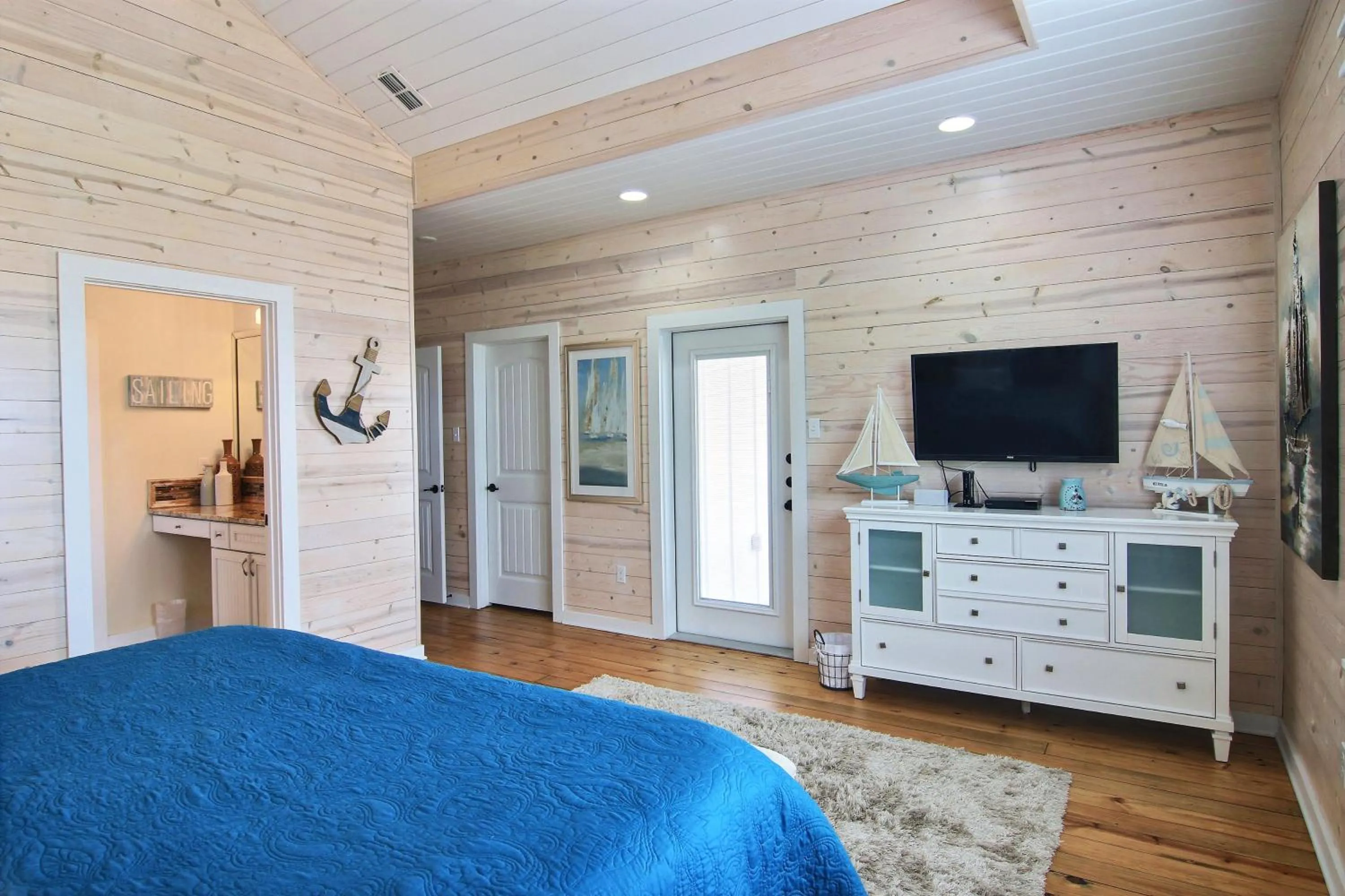 Property building, Bed in Kona Cove