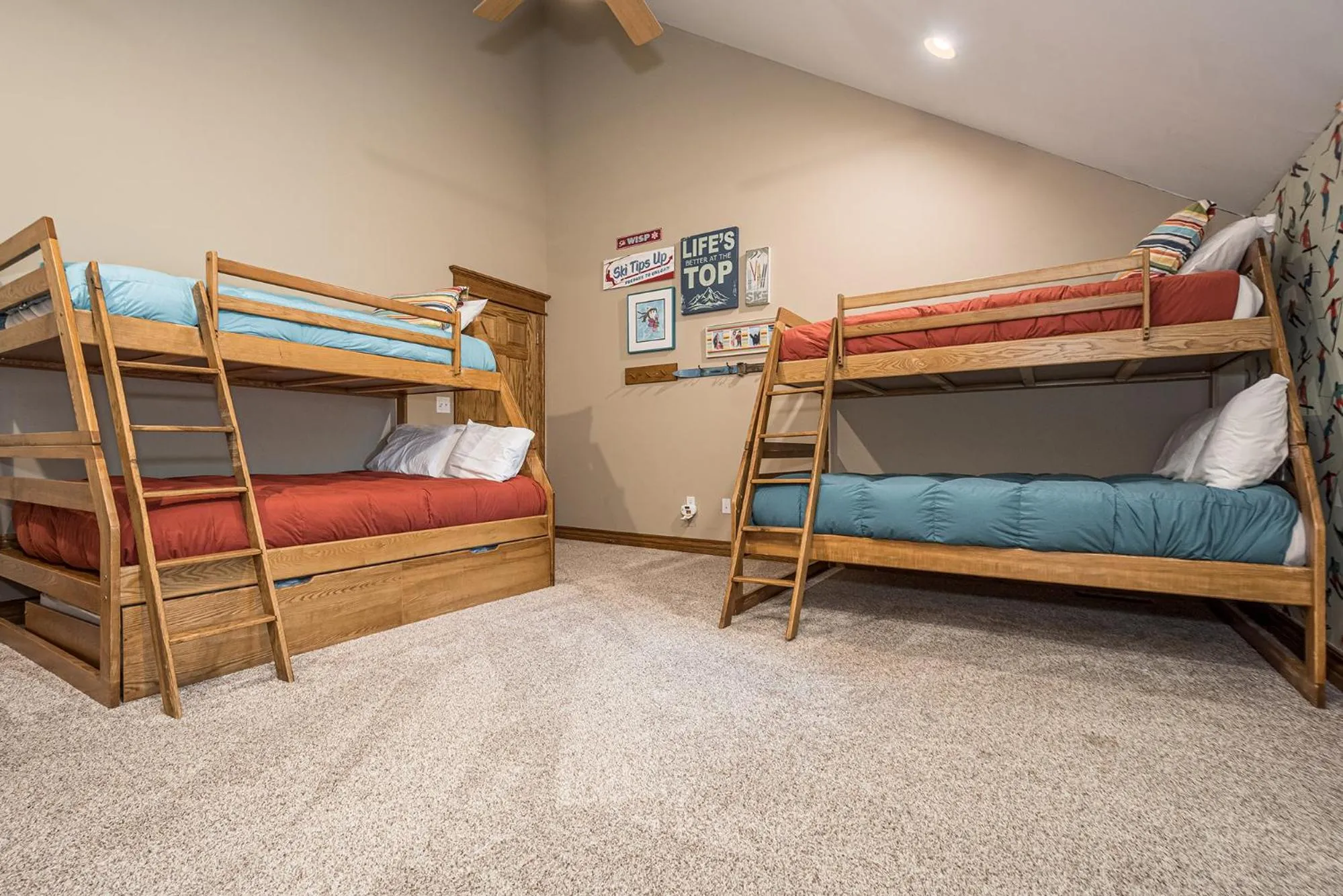 Property building, Bed in Stone Mountain Vista