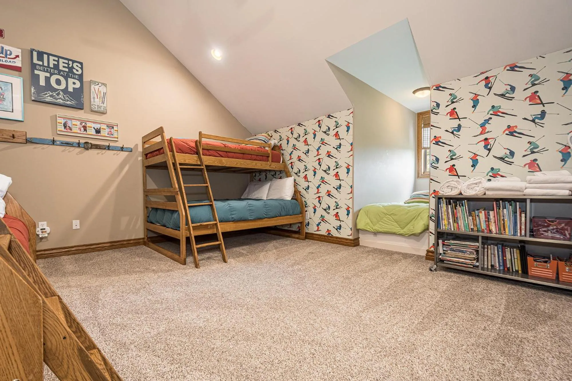 Property building, Bed in Stone Mountain Vista