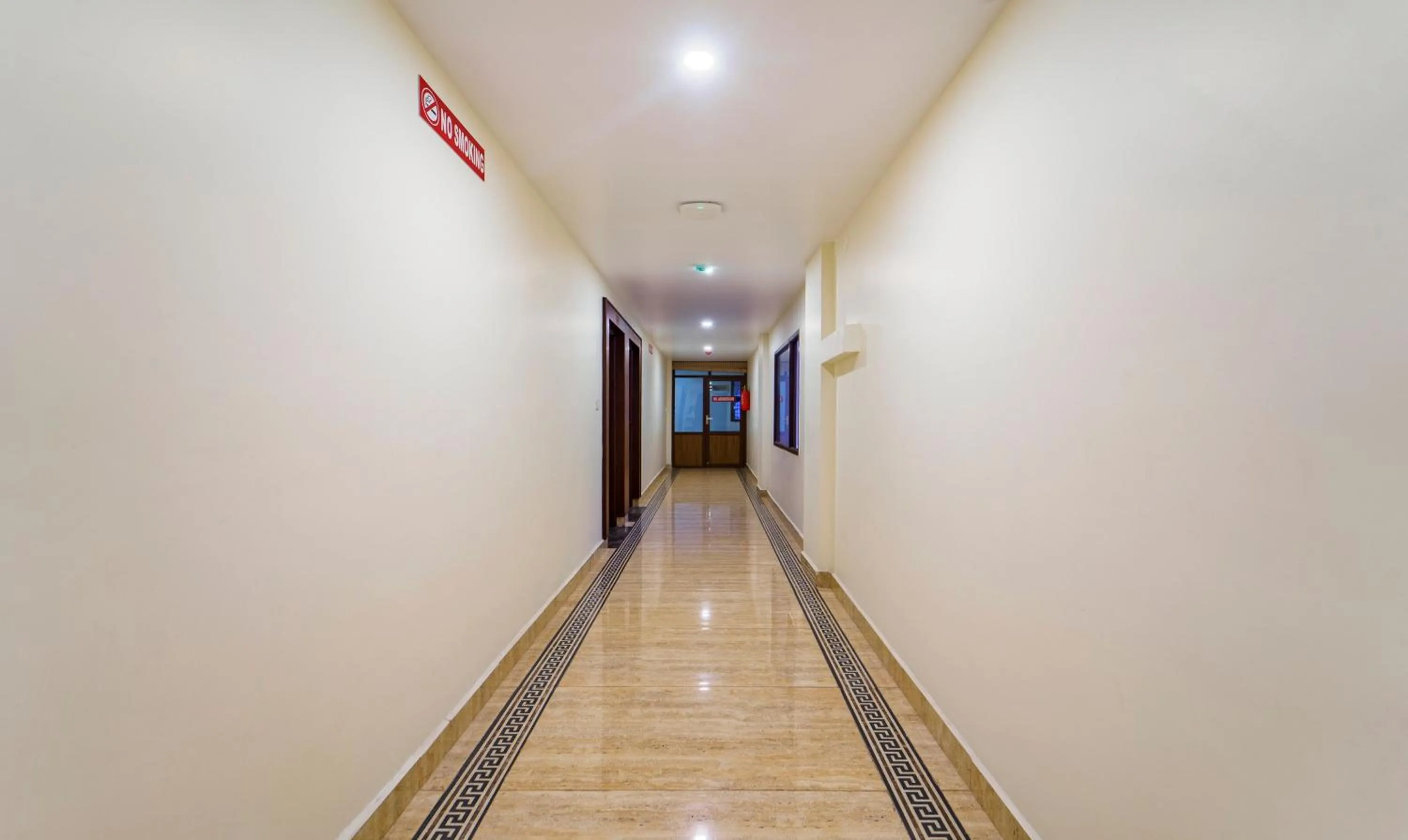 Lobby or reception in Treebo Aaravi Residency, 800 Mtrs From Promenade Beach