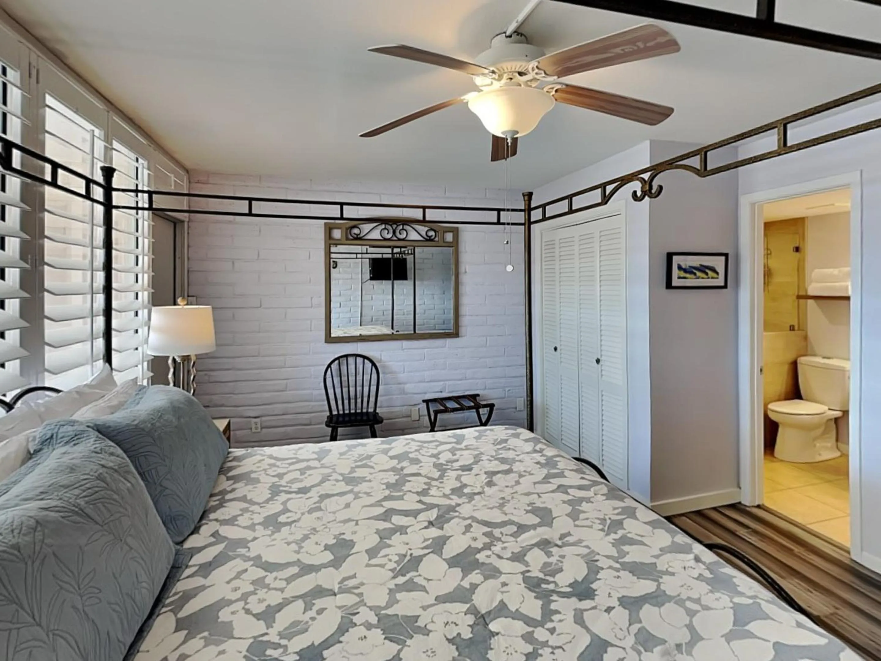 Property building, Bed in Pearl Marlin