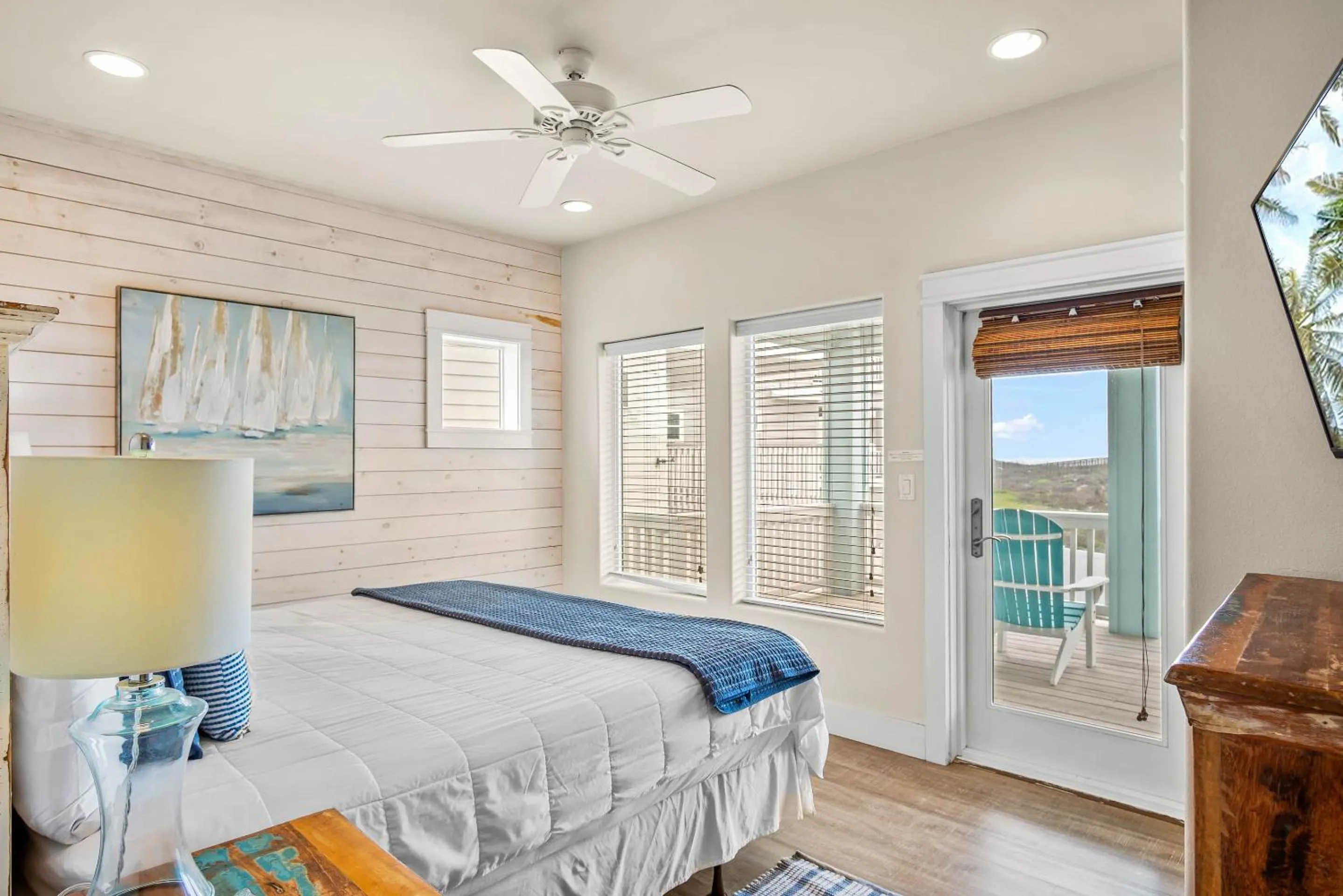 Property building, Bed in Beach-A-Holic