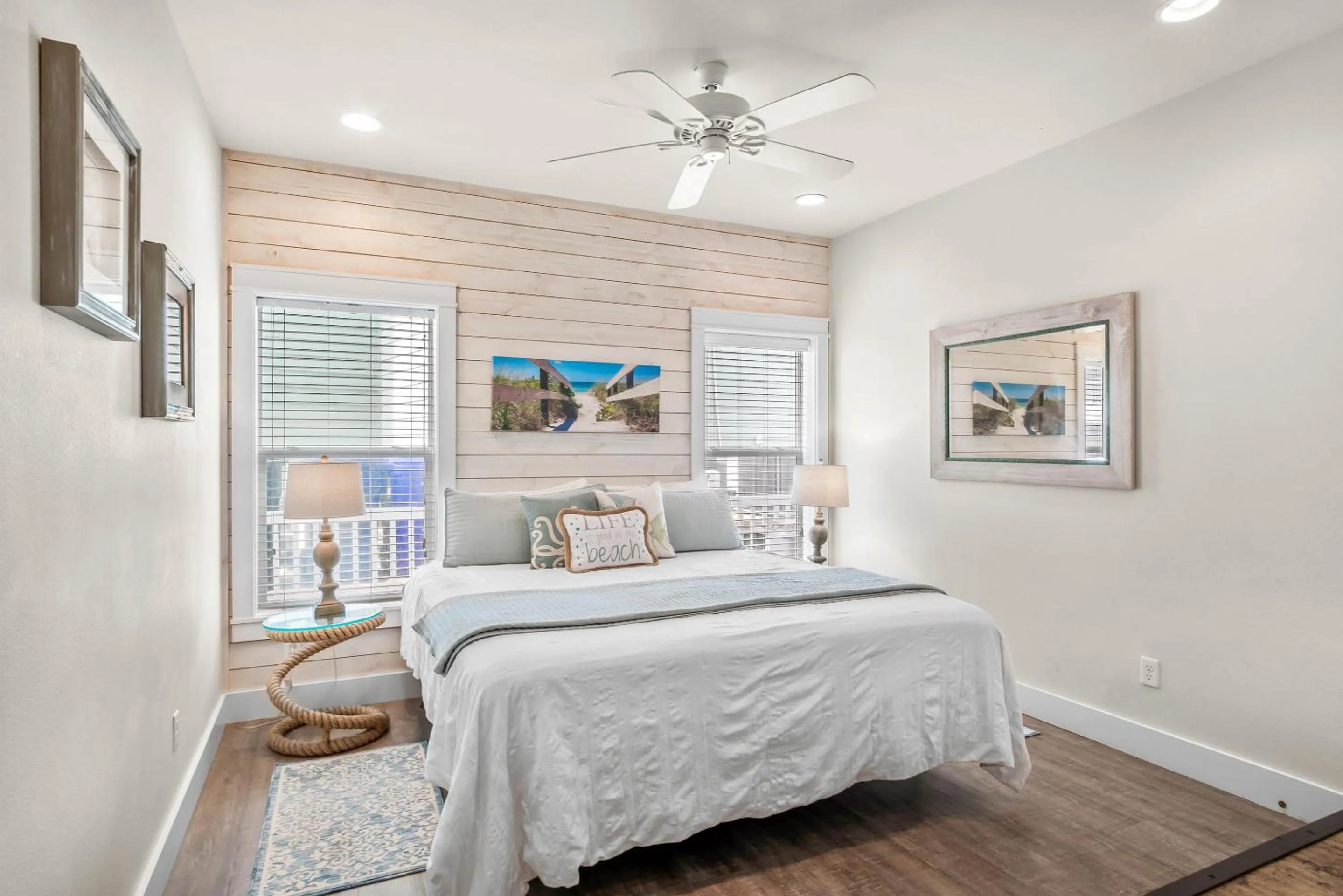 Property building, Bed in Beach-A-Holic