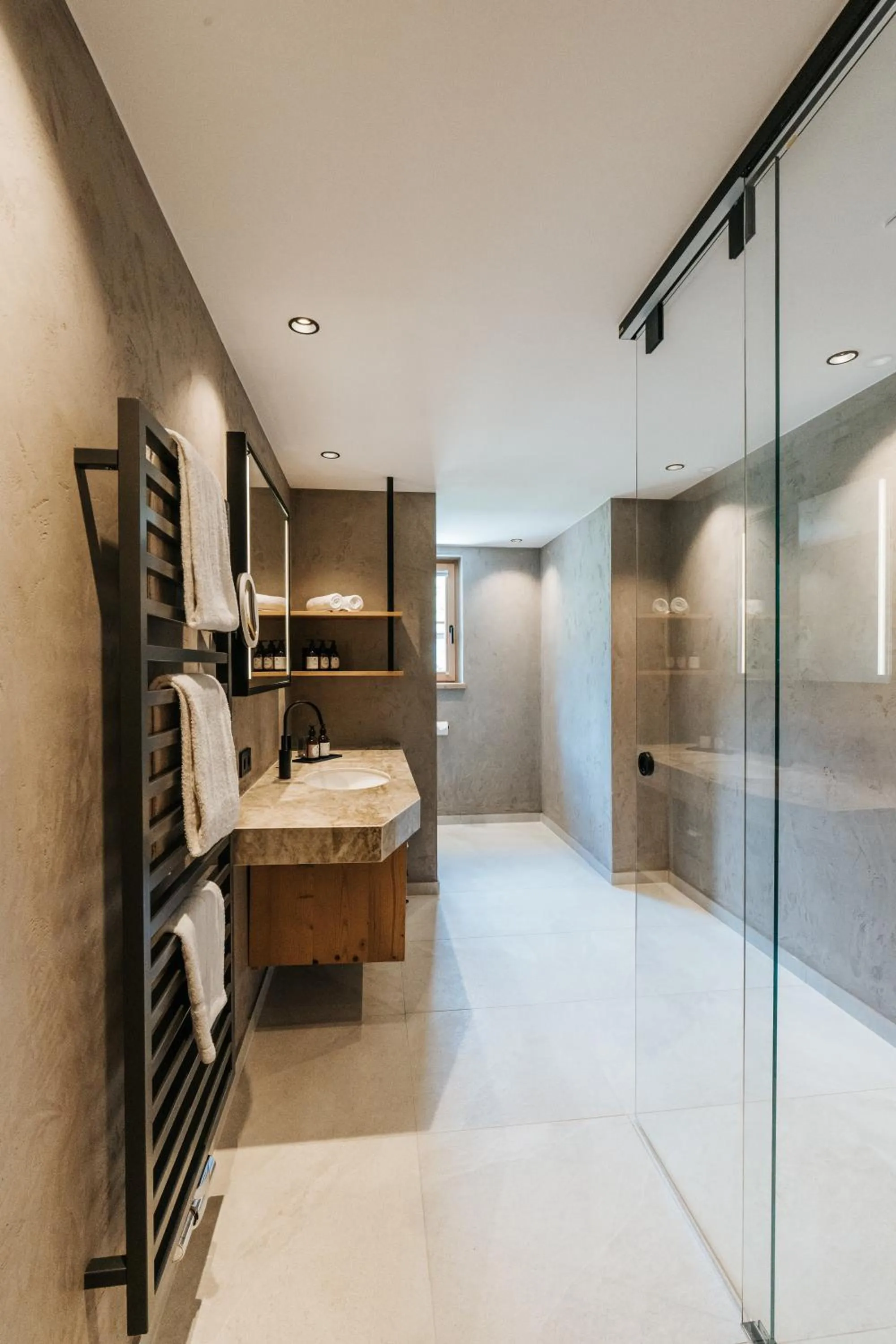 Shower, Bed in NOVA Moments Boutique Hotel