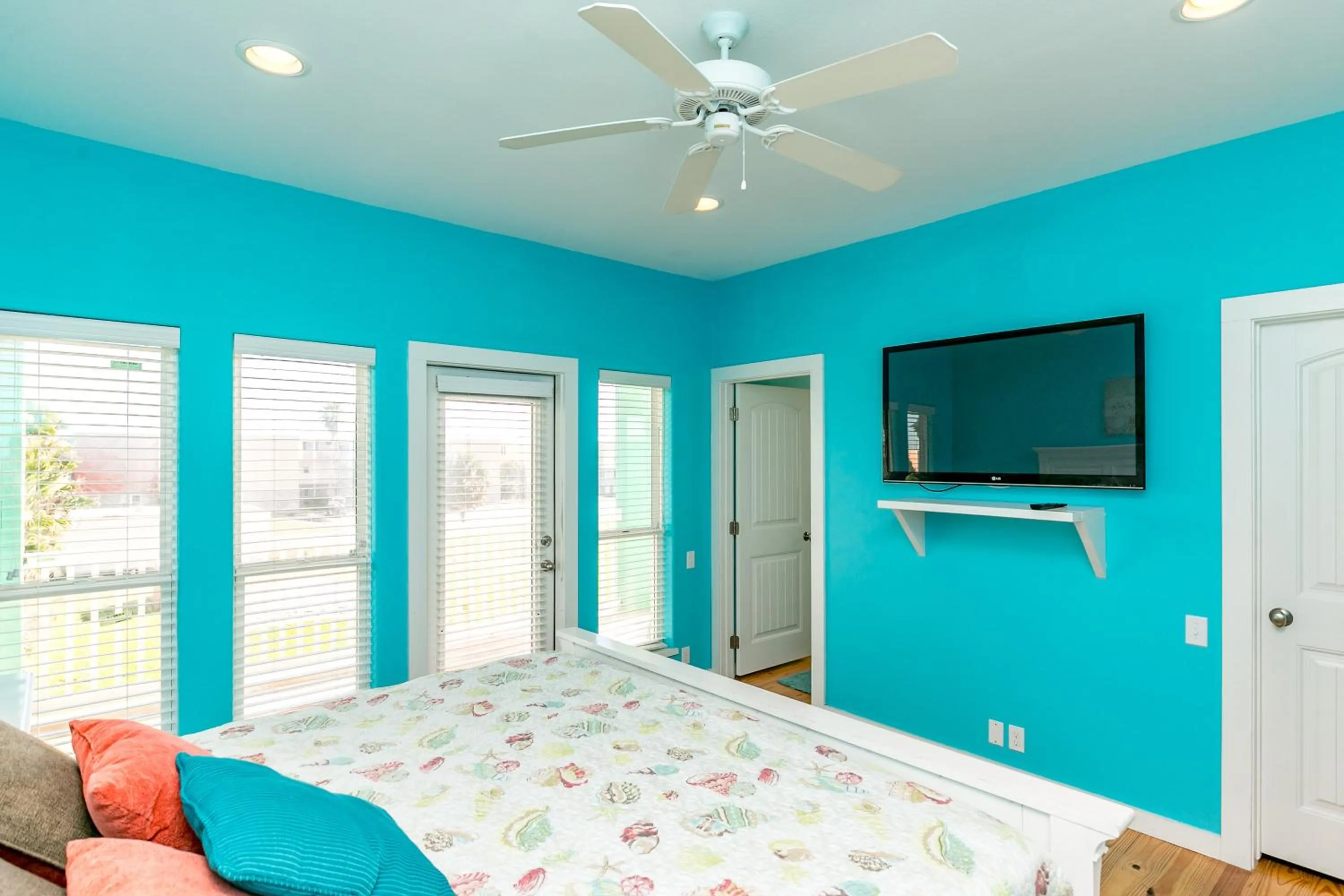 Property building, Bed in Port A Paradise