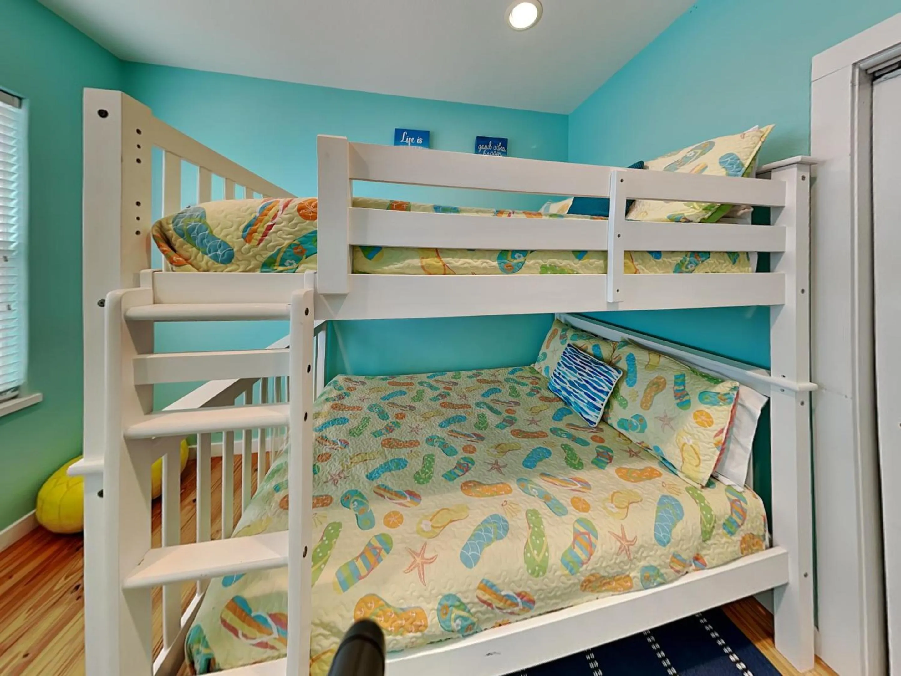 Bed in Port A Paradise