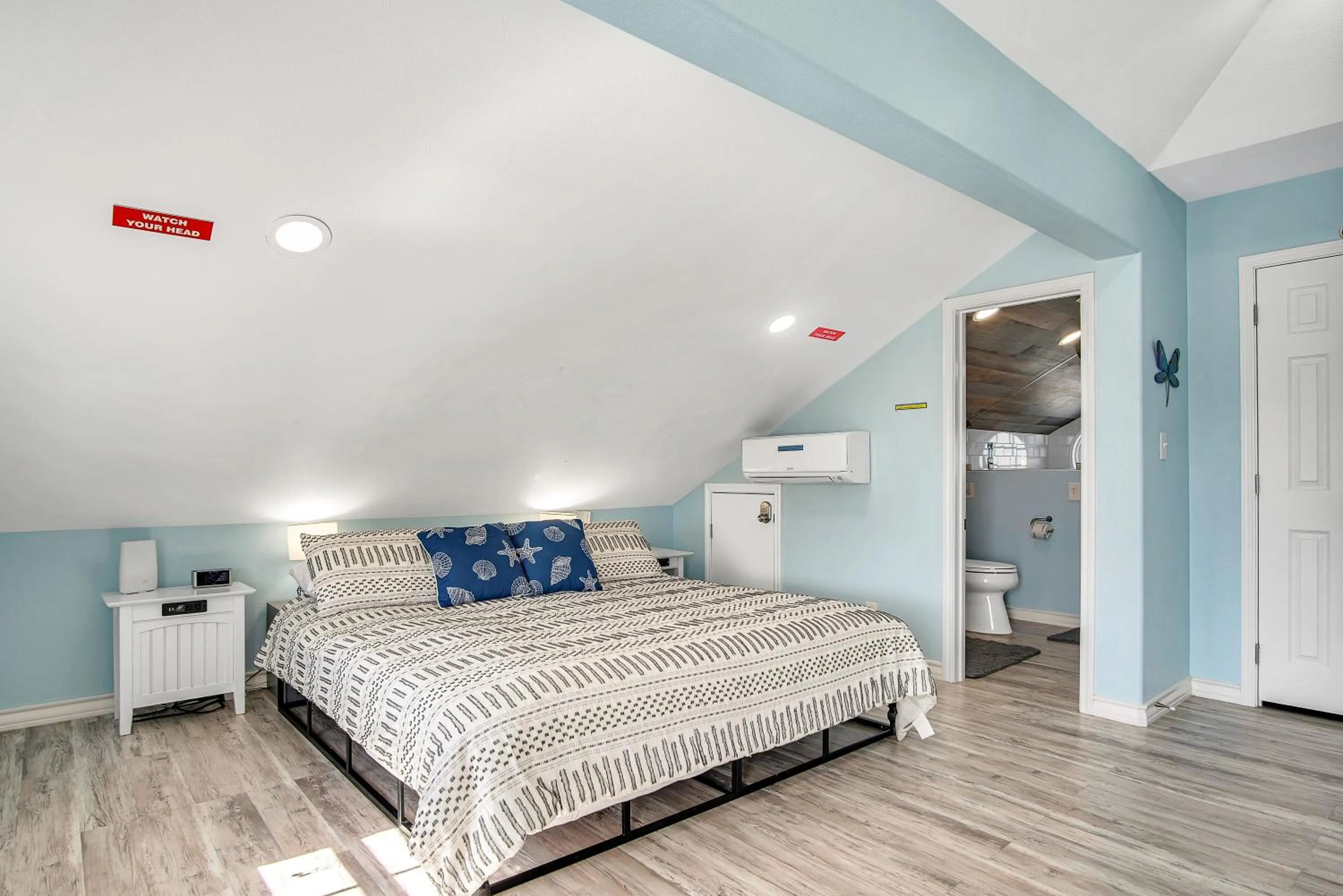 Property building, Bed in LaJuana Iguana