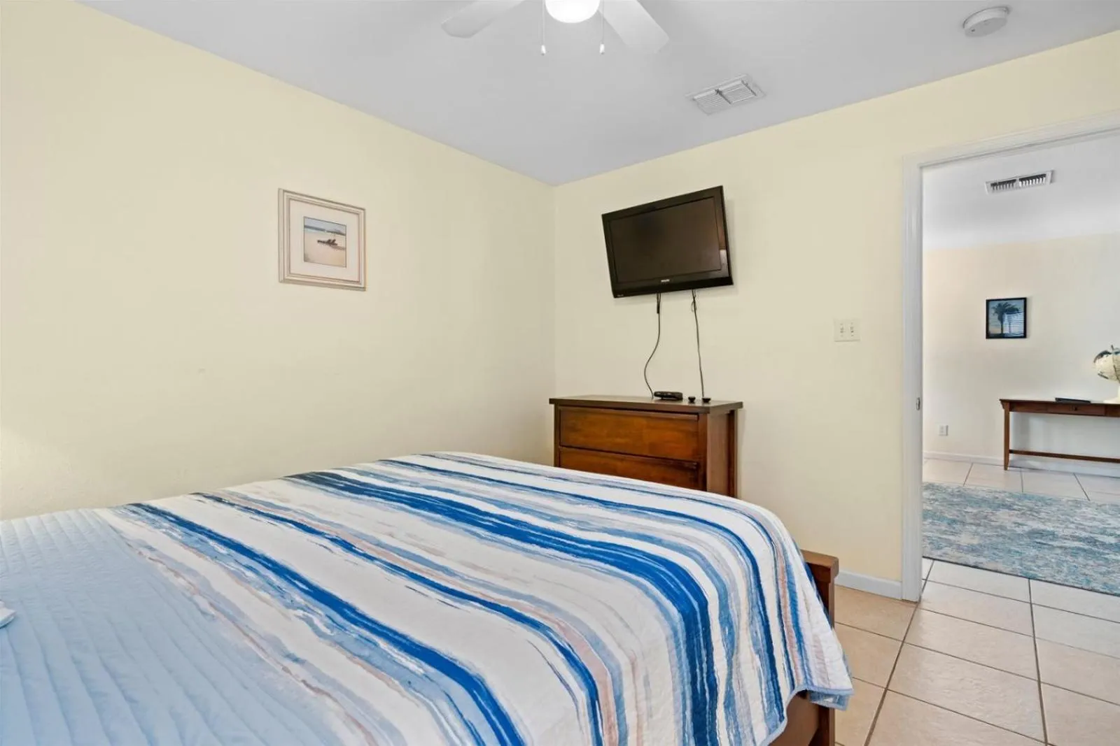 Property building, Bed in Coastal Soul