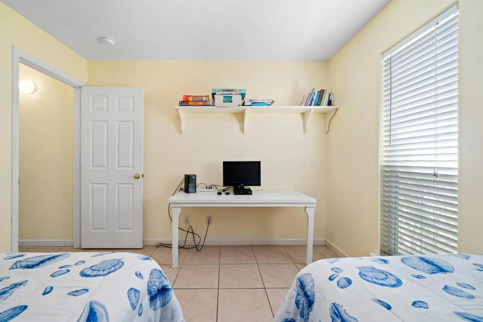 Property building, Bed in Coastal Soul