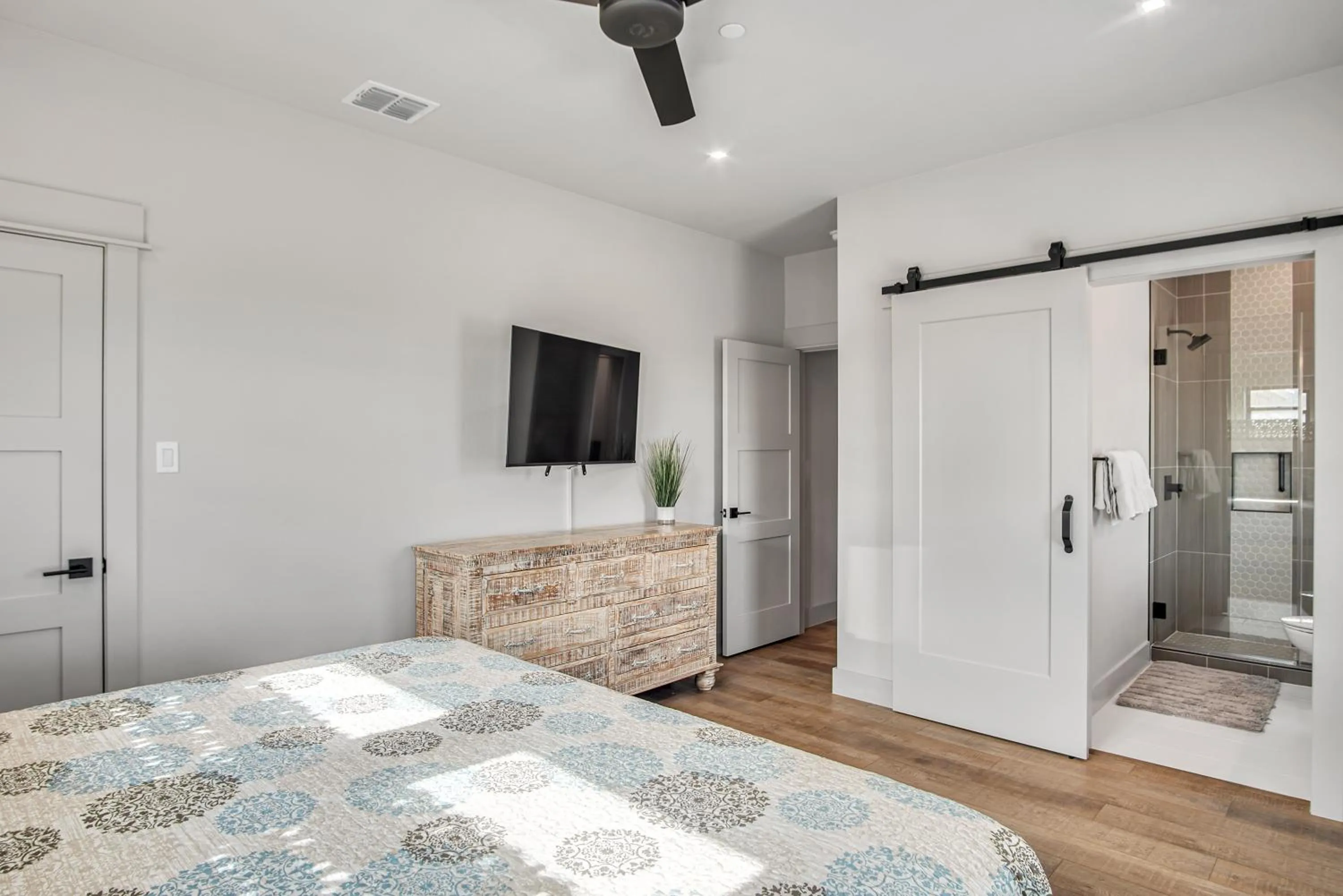 Property building, Bed in The Gentry