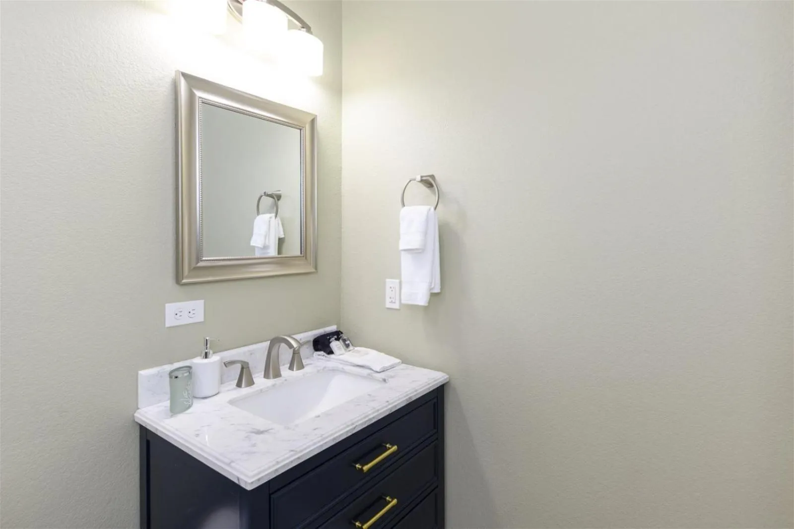 Property building in Blue -Crab- Cove