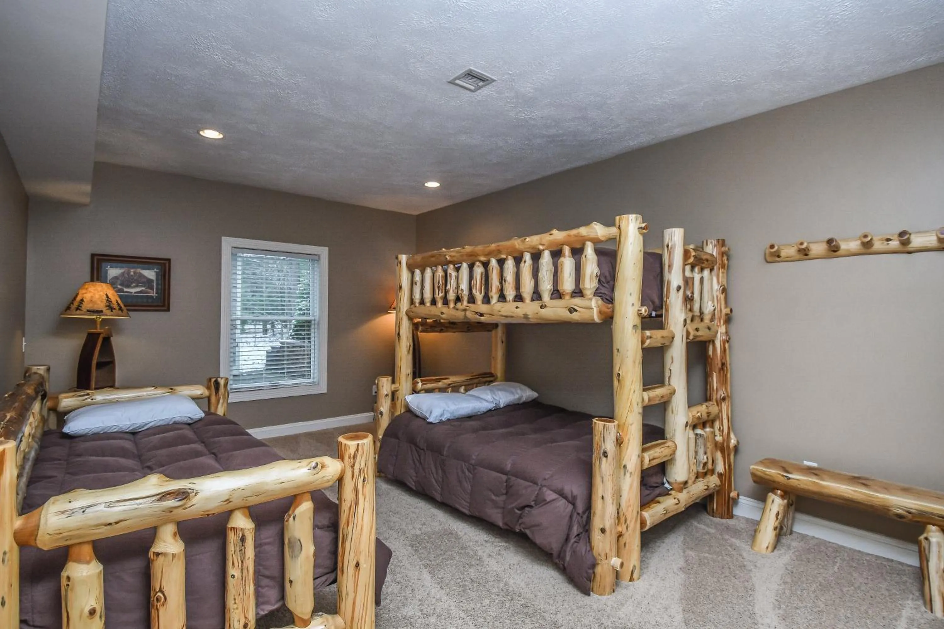 Property building, Bed in Black Bear Lodge