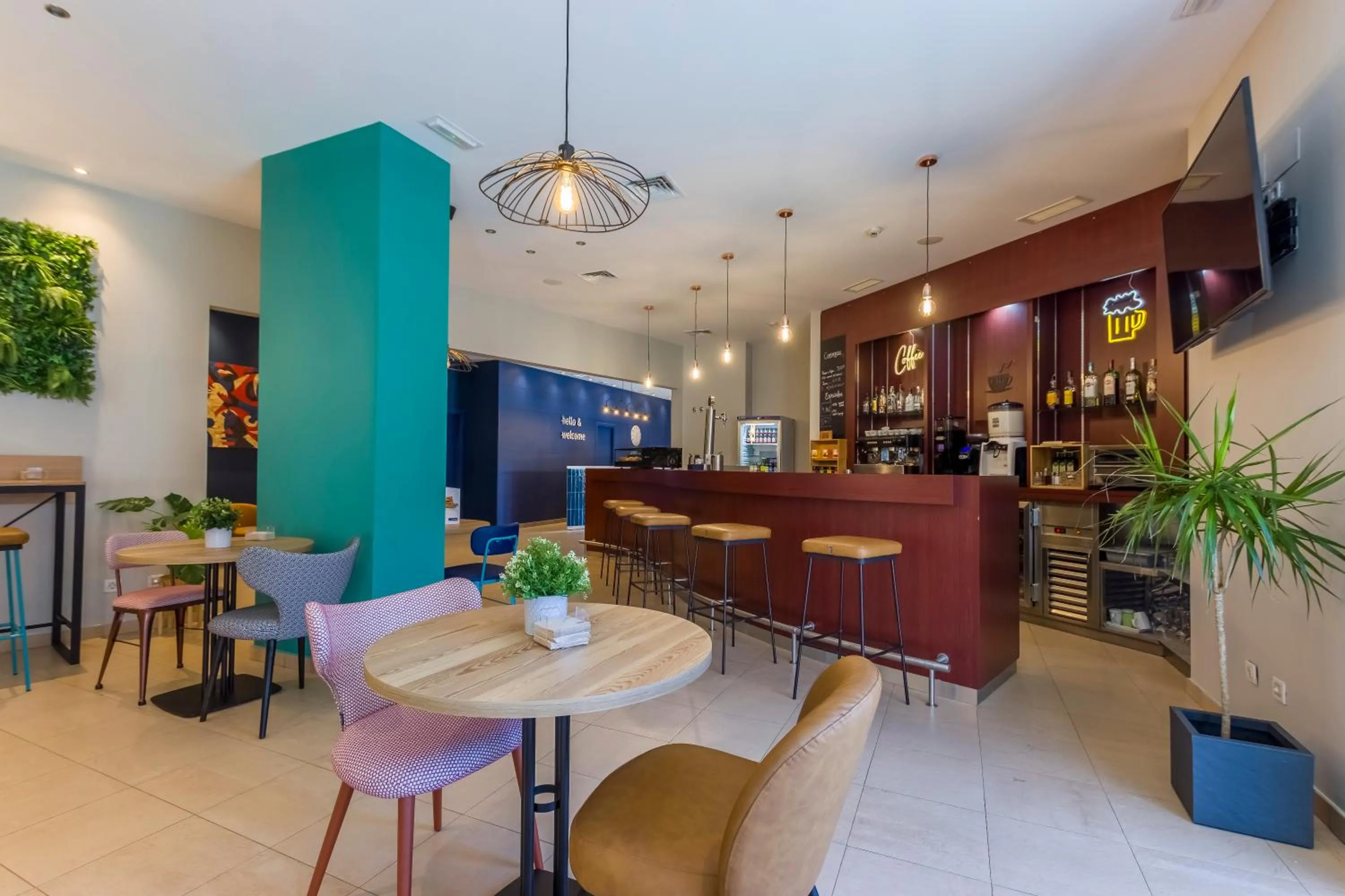 Lounge or bar in Travelodge Madrid Alcalá de Henares