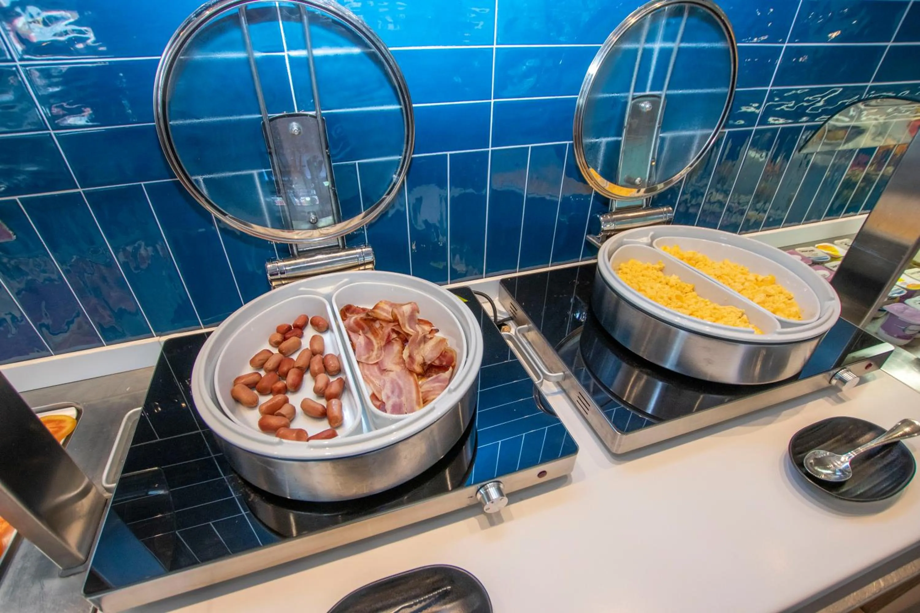 Buffet breakfast in Travelodge Madrid Alcalá de Henares